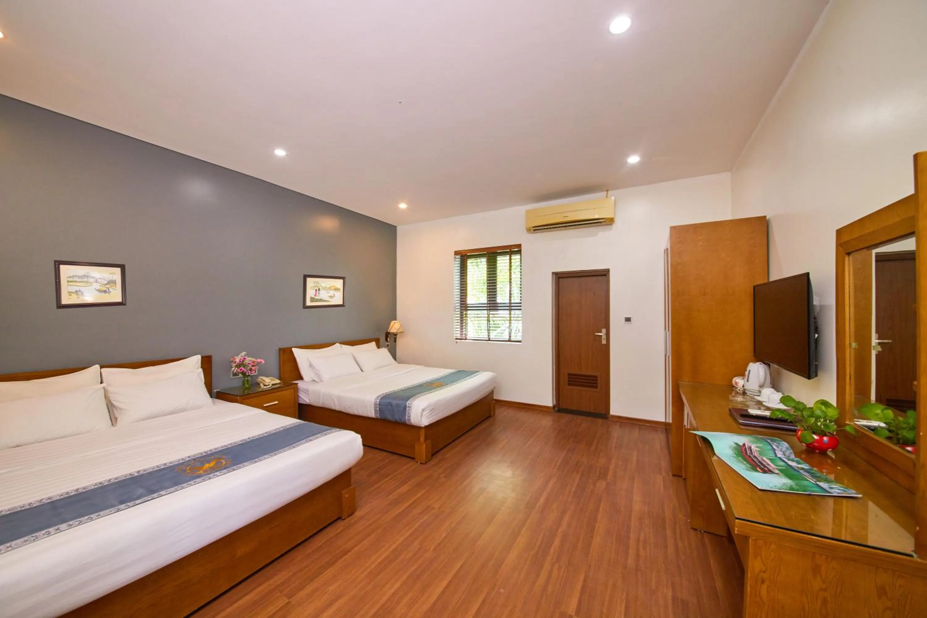 Family 2 Double Beds Room in Gieng Ngoc Sea moutain View Cat Ba