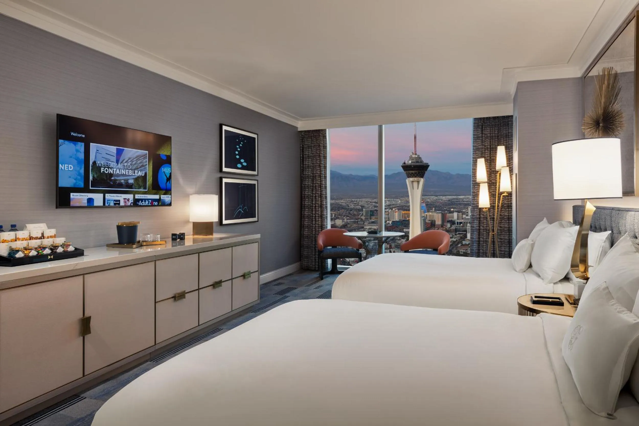 Gold Queen Mountain Best View in Fontainebleau Las Vegas, MICHELIN Key Award Hotel