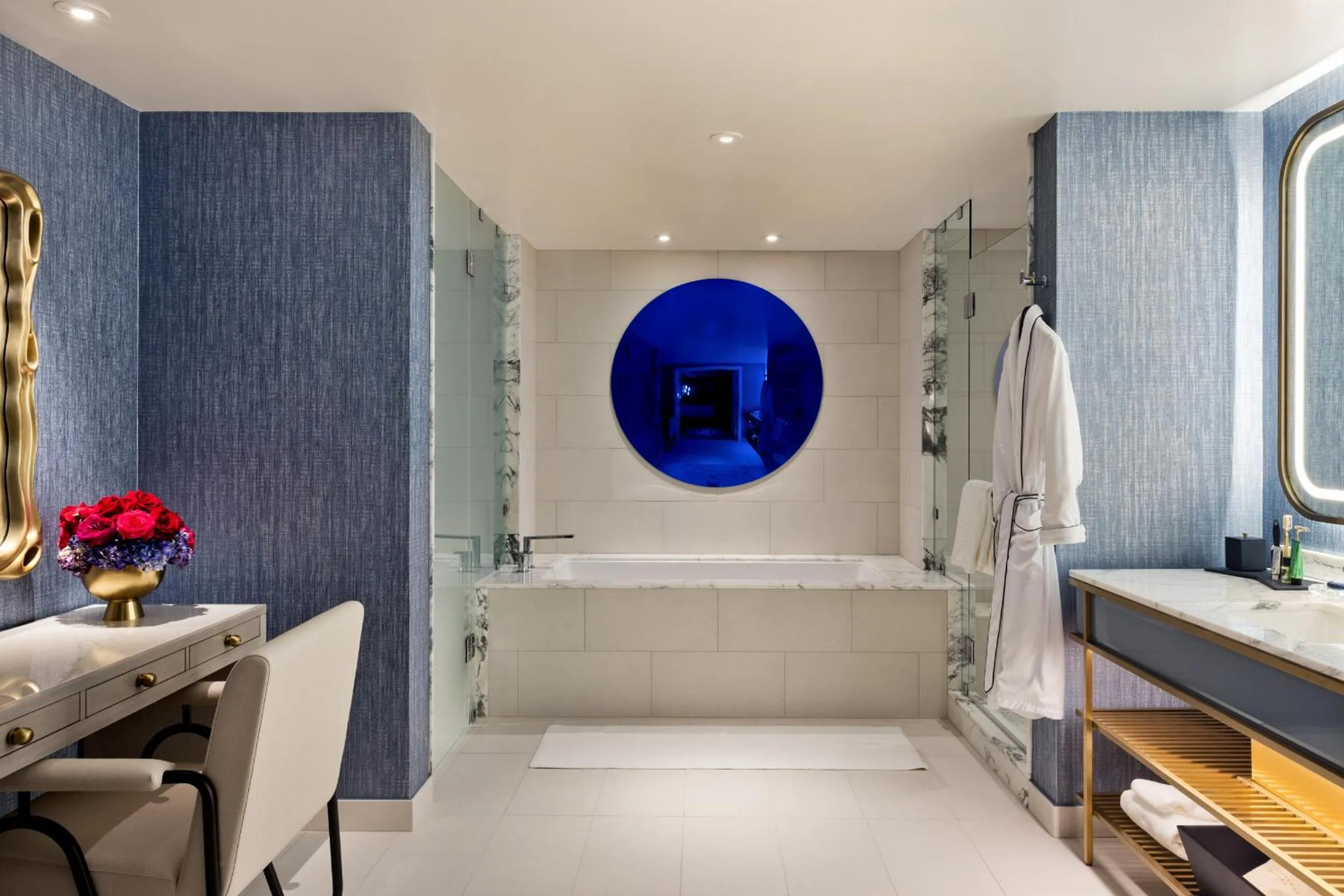 Royal Suite Strip Best View in Fontainebleau Las Vegas, MICHELIN Key Award Hotel