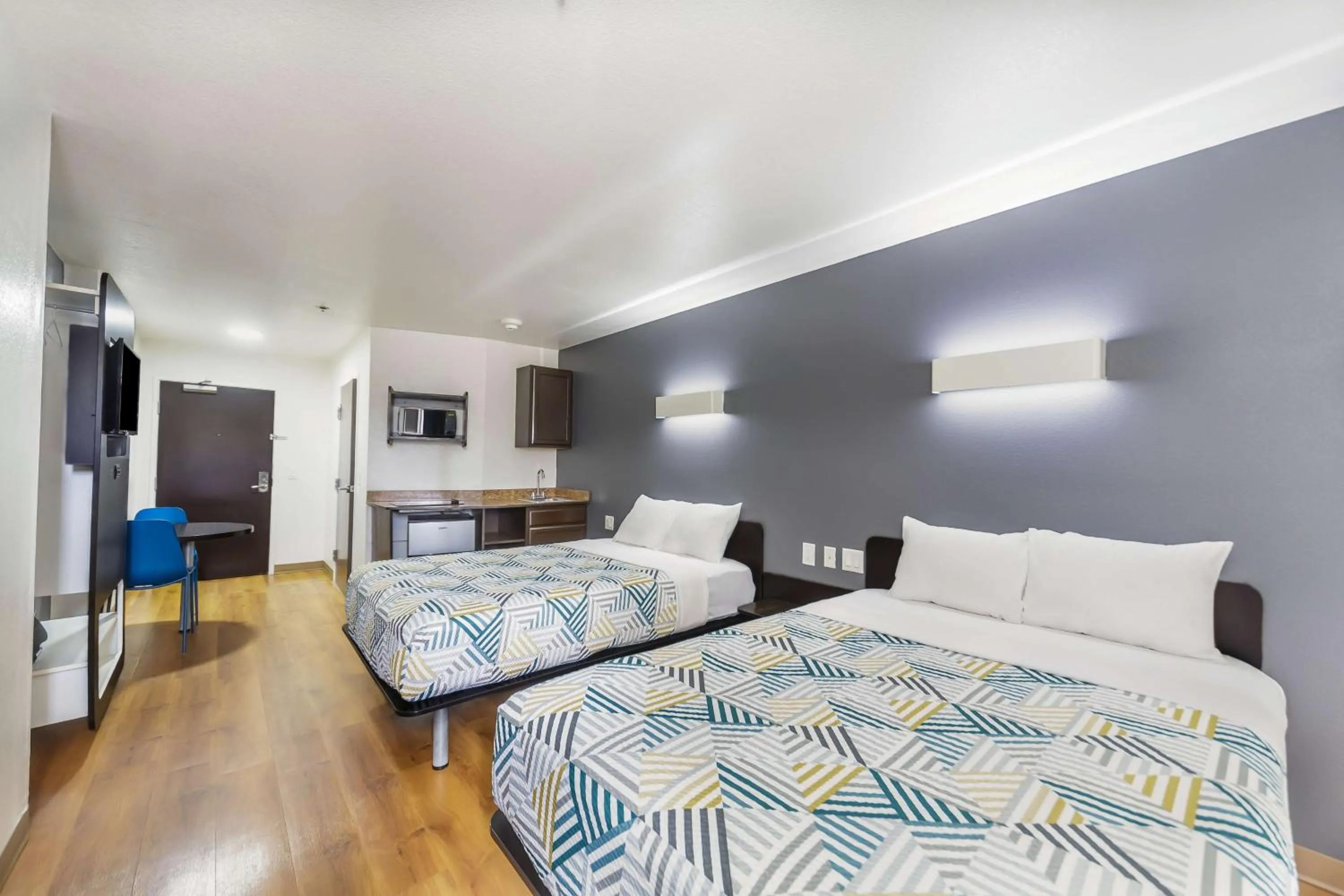 Quadruple Room - Disability Access - Non-Smoking in Motel 6-Laredo, TX - Airport