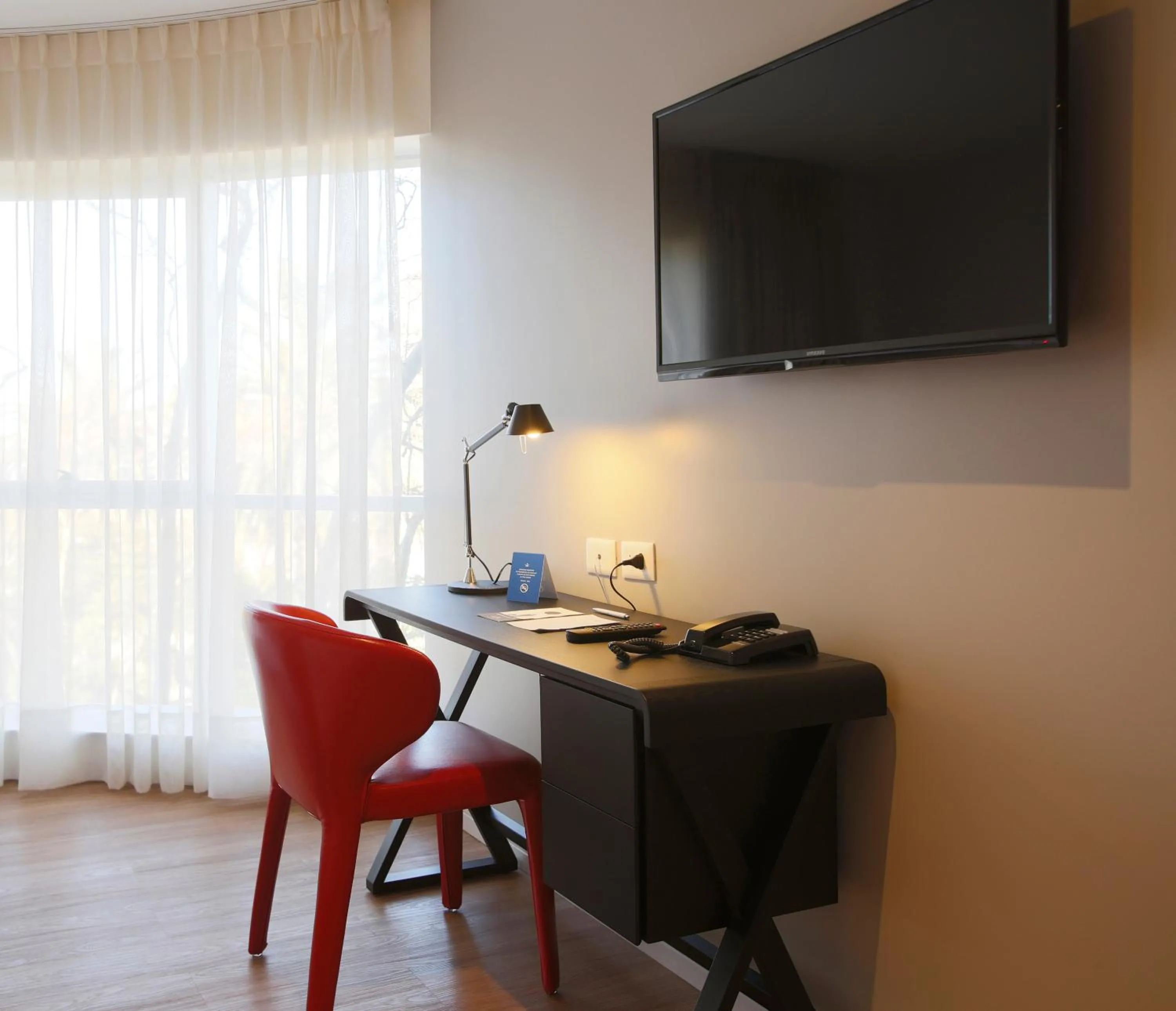 Deluxe Triple Room in Regency Way Montevideo Hotel