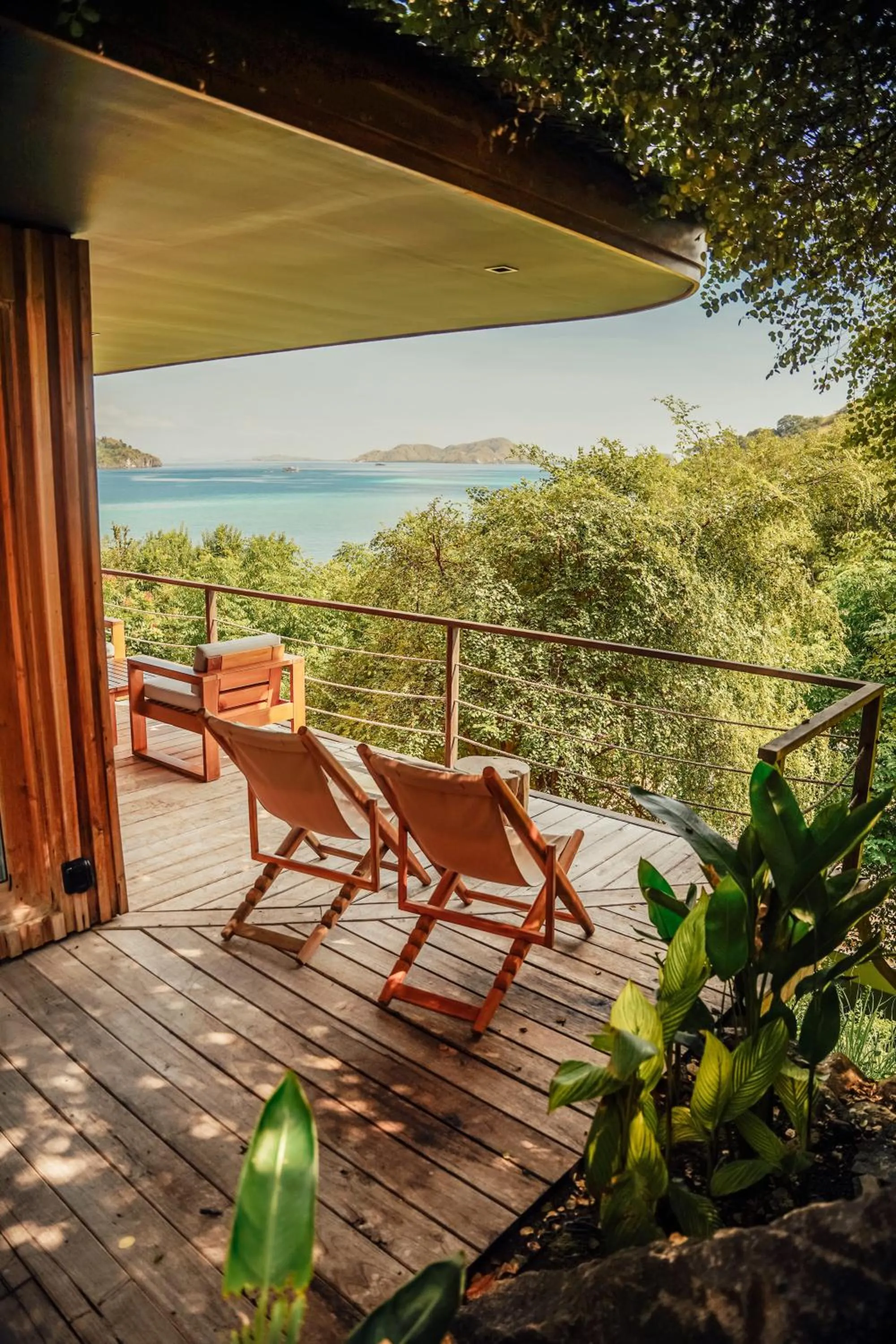 Suite with Private Pool in Menjaga Bay