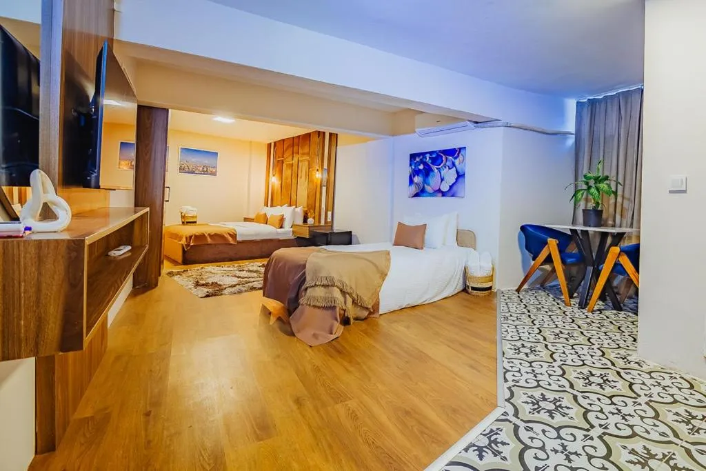 Budget Triple Room in Ali Khan Hotel