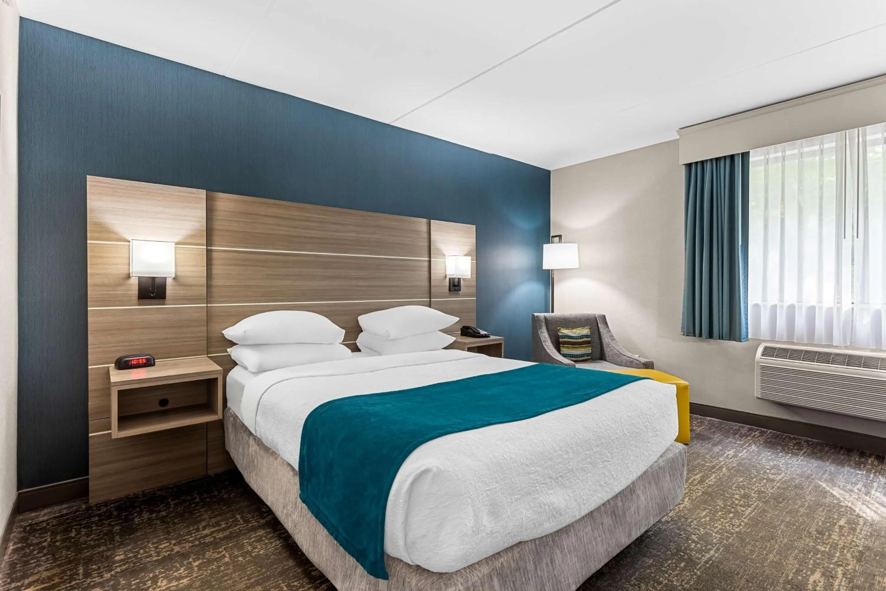 Queen Room with mobility Accessible Tub in Best Western West Lebanon-Hanover