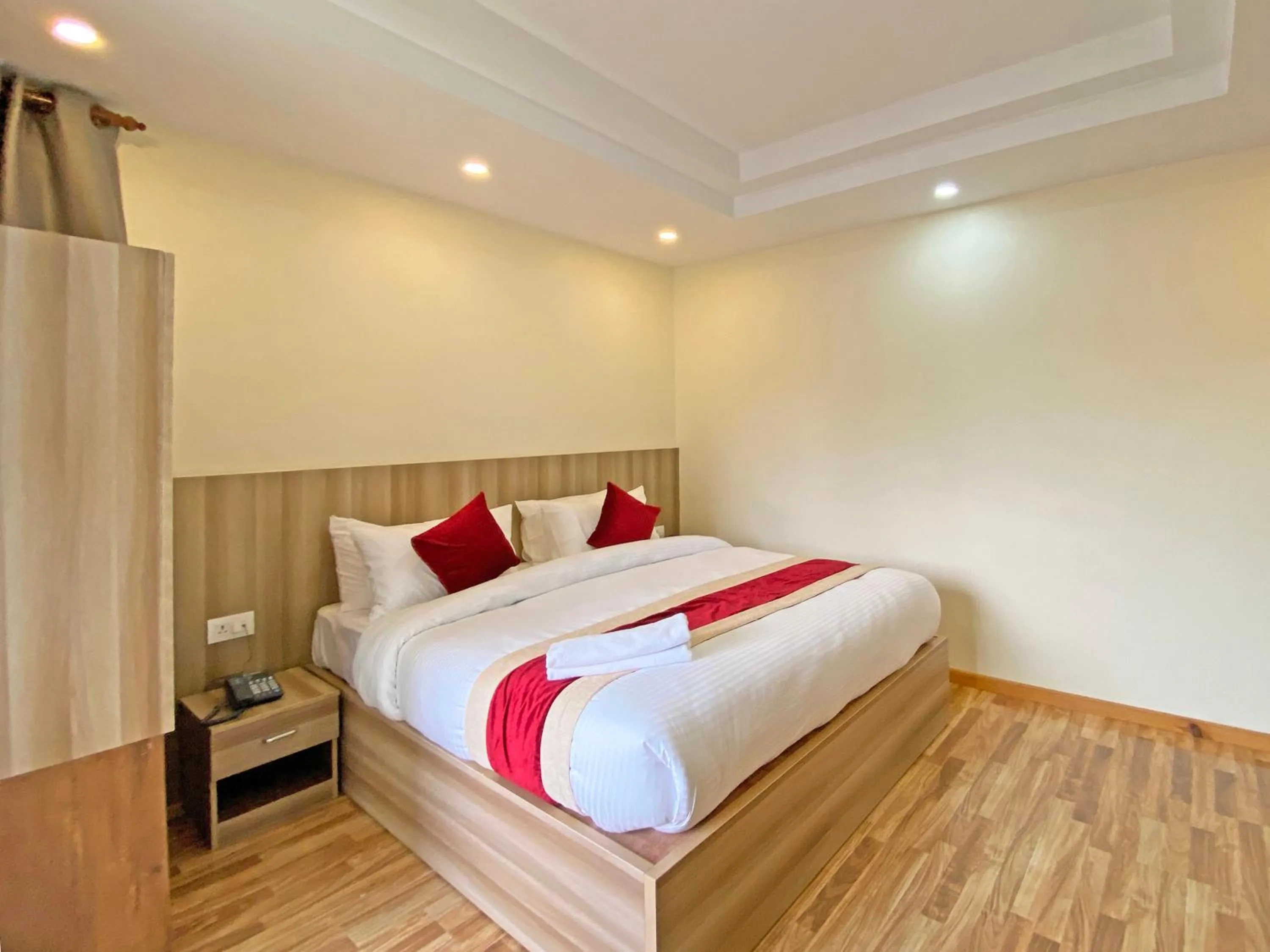 Deluxe Double Room in Hotel Royal Emperor