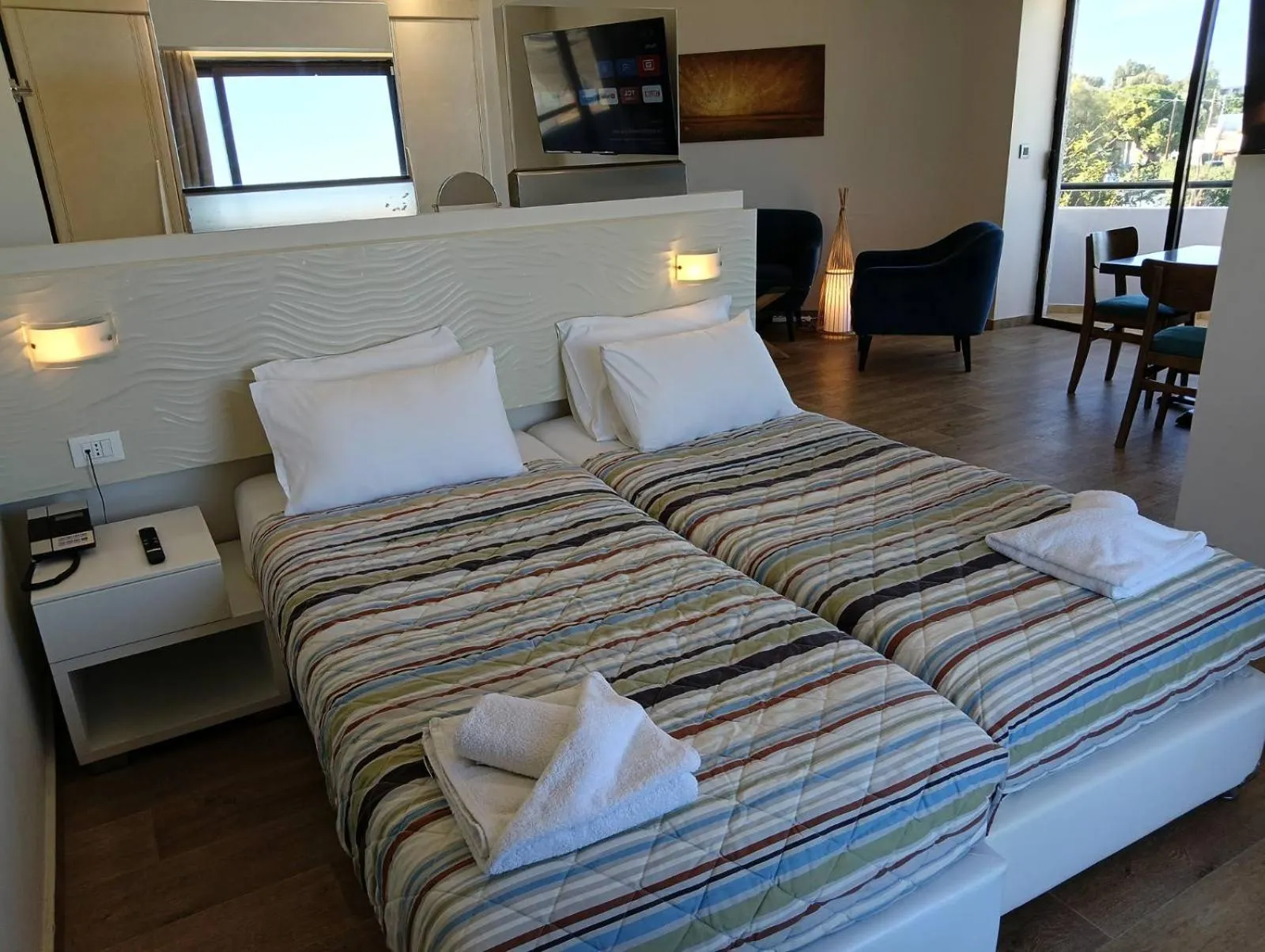 Deluxe Suite with Sea View in Sunny Days Hotel