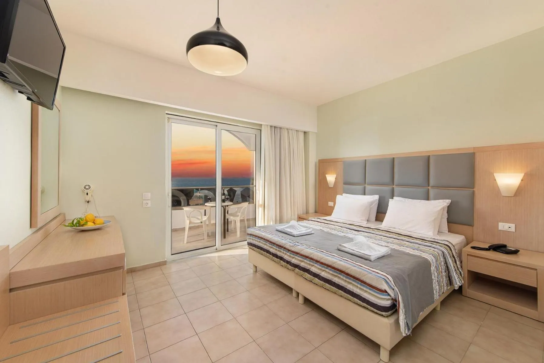 Suite with Sea View in Sunny Days Hotel