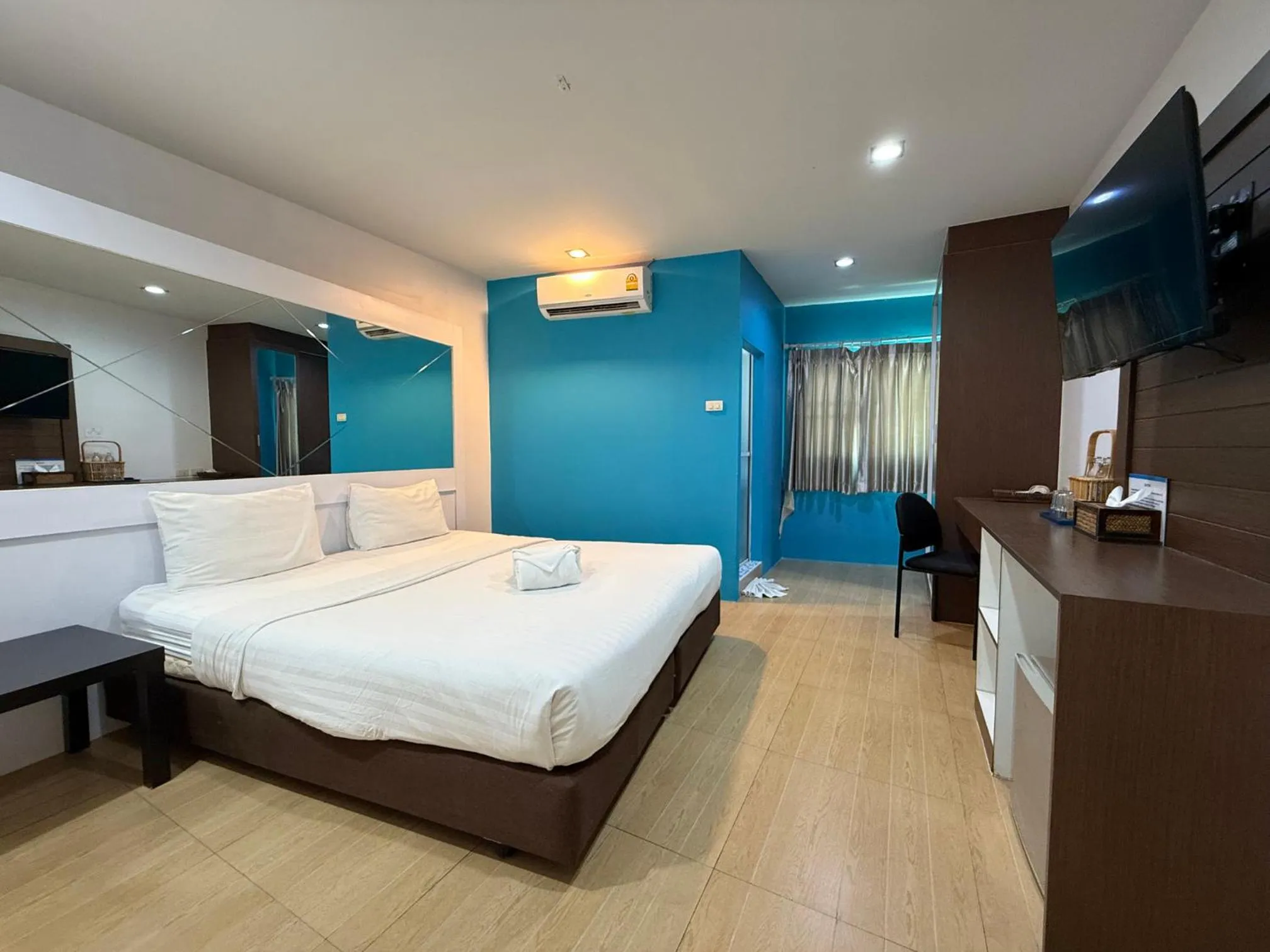 Standard Double Room in Bed By Cruise Hotel At Samakkhi-Tivanont