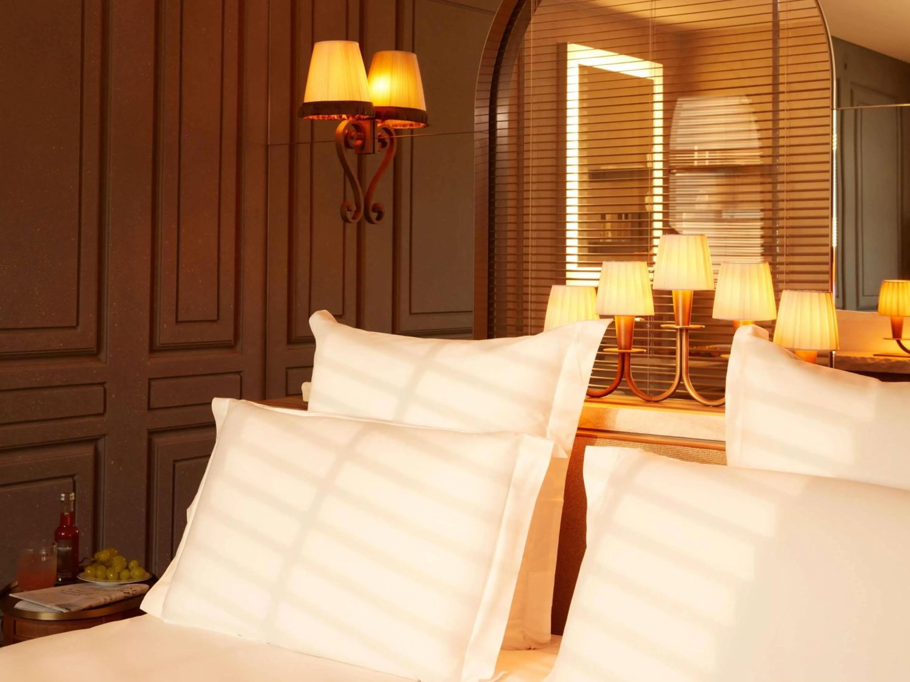 Accessible Premier King Room in Mondrian Bordeaux Les Carmes