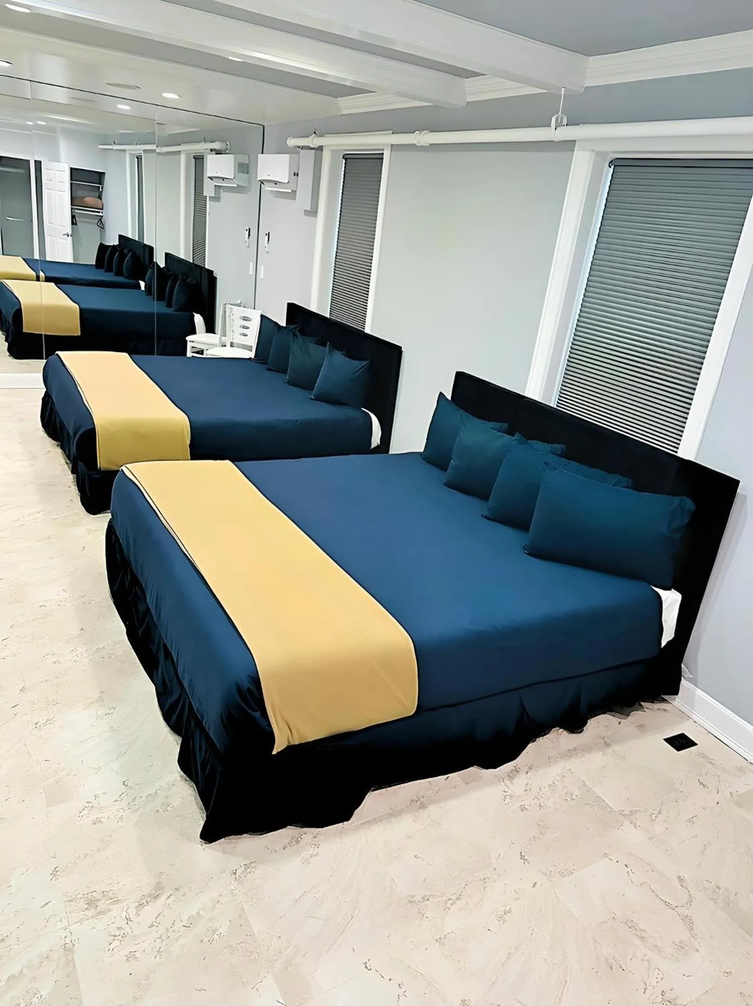 Deluxe King Suite in Long Beach Hotel