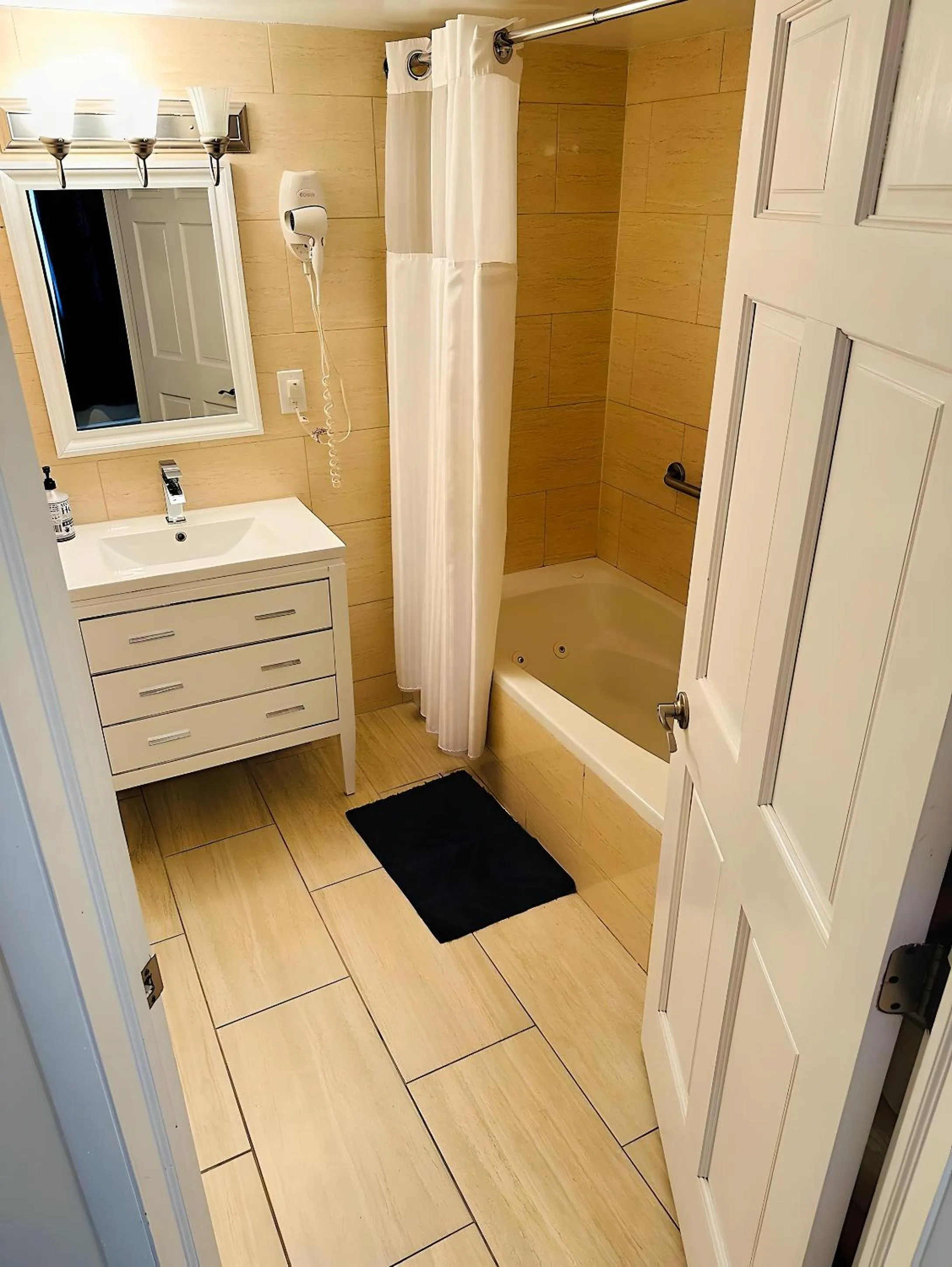 Junior Suite in Long Beach Hotel