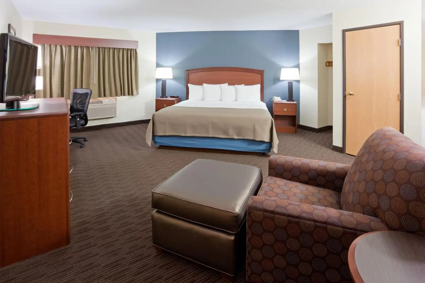 One-Bedroom Deluxe King Suite - Non-Smoking in AmericInn by Wyndham Princeton MN
