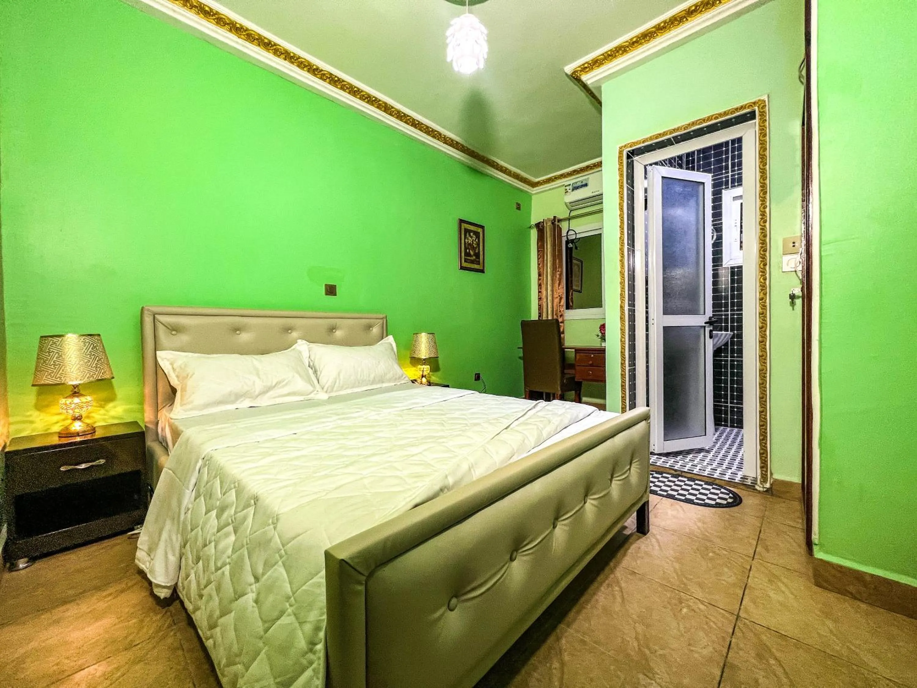 Double Room with Private Bathroom in Hôtel The Place