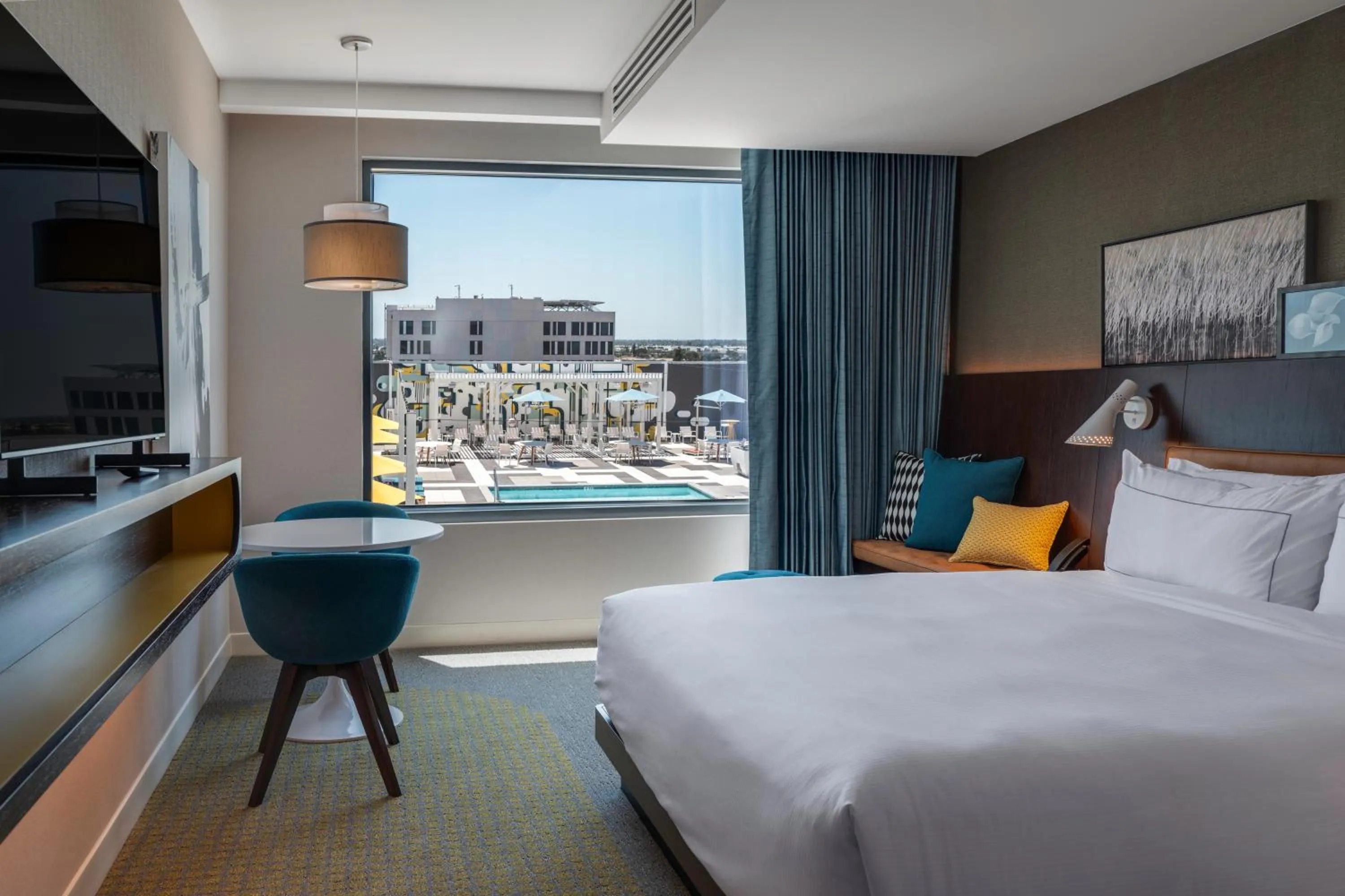 King Room with Pool and Bath Tub - Mobility Accessible in Hilton Buena Park Anaheim