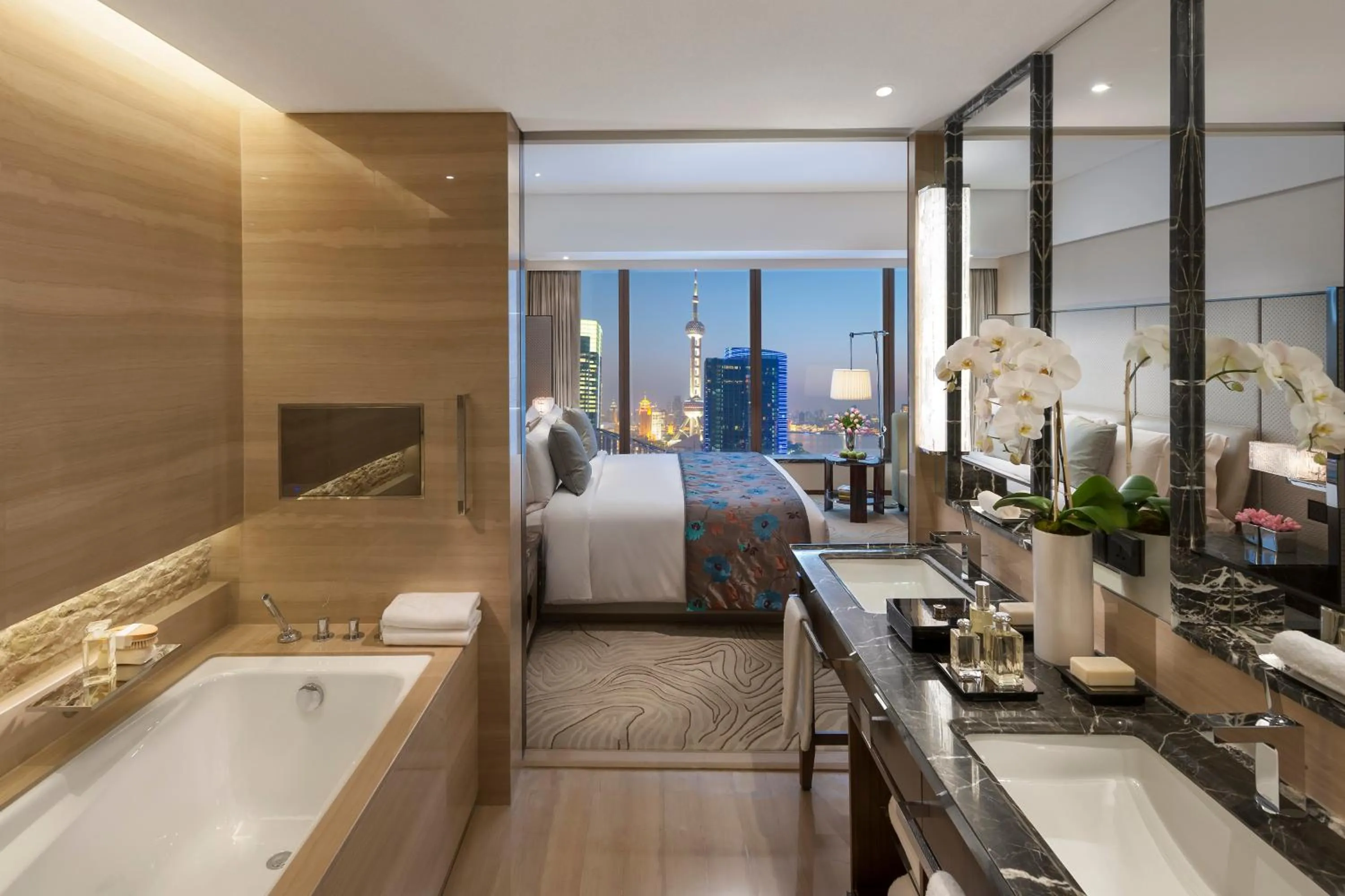 Deluxe River View Room King in Mandarin Oriental Pudong, Shanghai