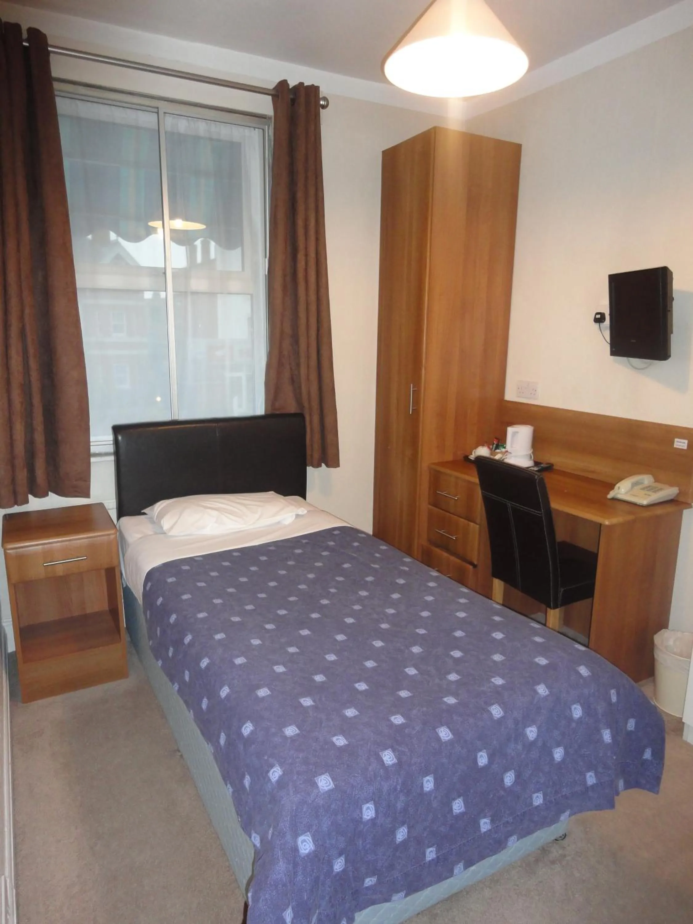 Single Room with Shared Bathroom in Warwick Lodge