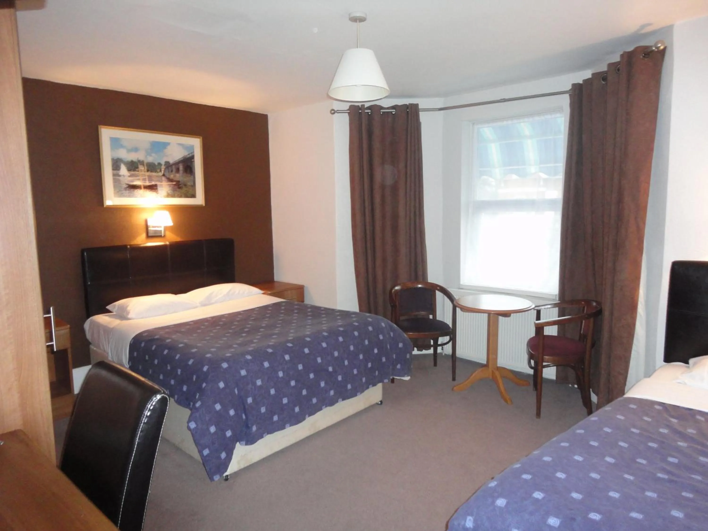 Triple Room in Warwick Lodge
