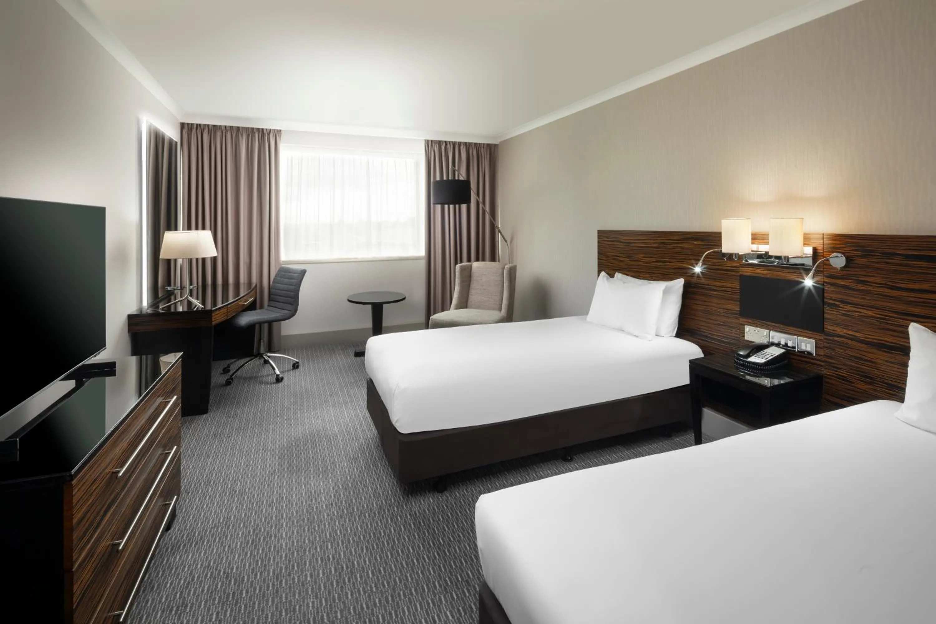 Premium Twin Room in Crowne Plaza Glasgow by IHG