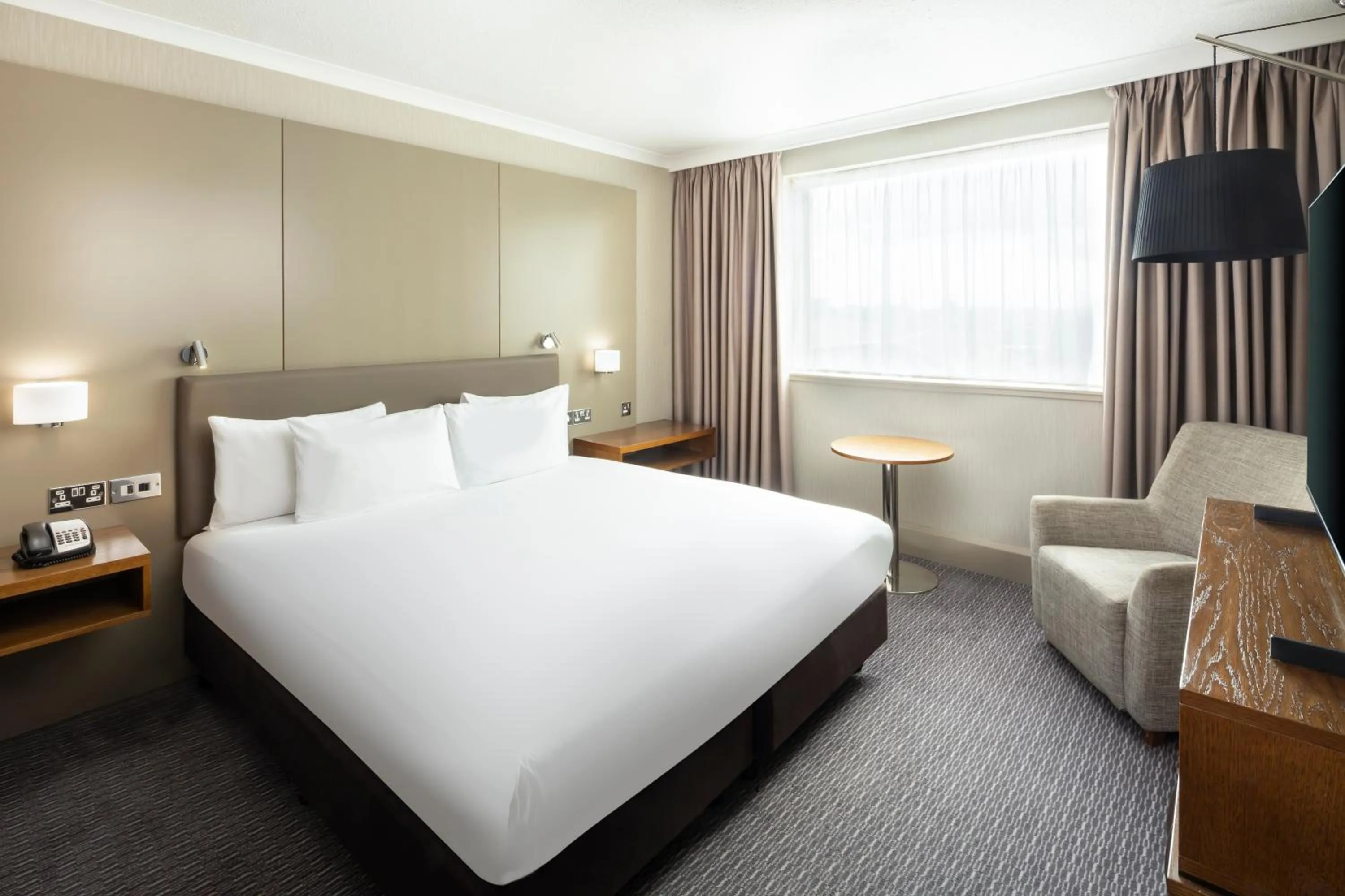 Premium King Room with River View in Crowne Plaza Glasgow by IHG
