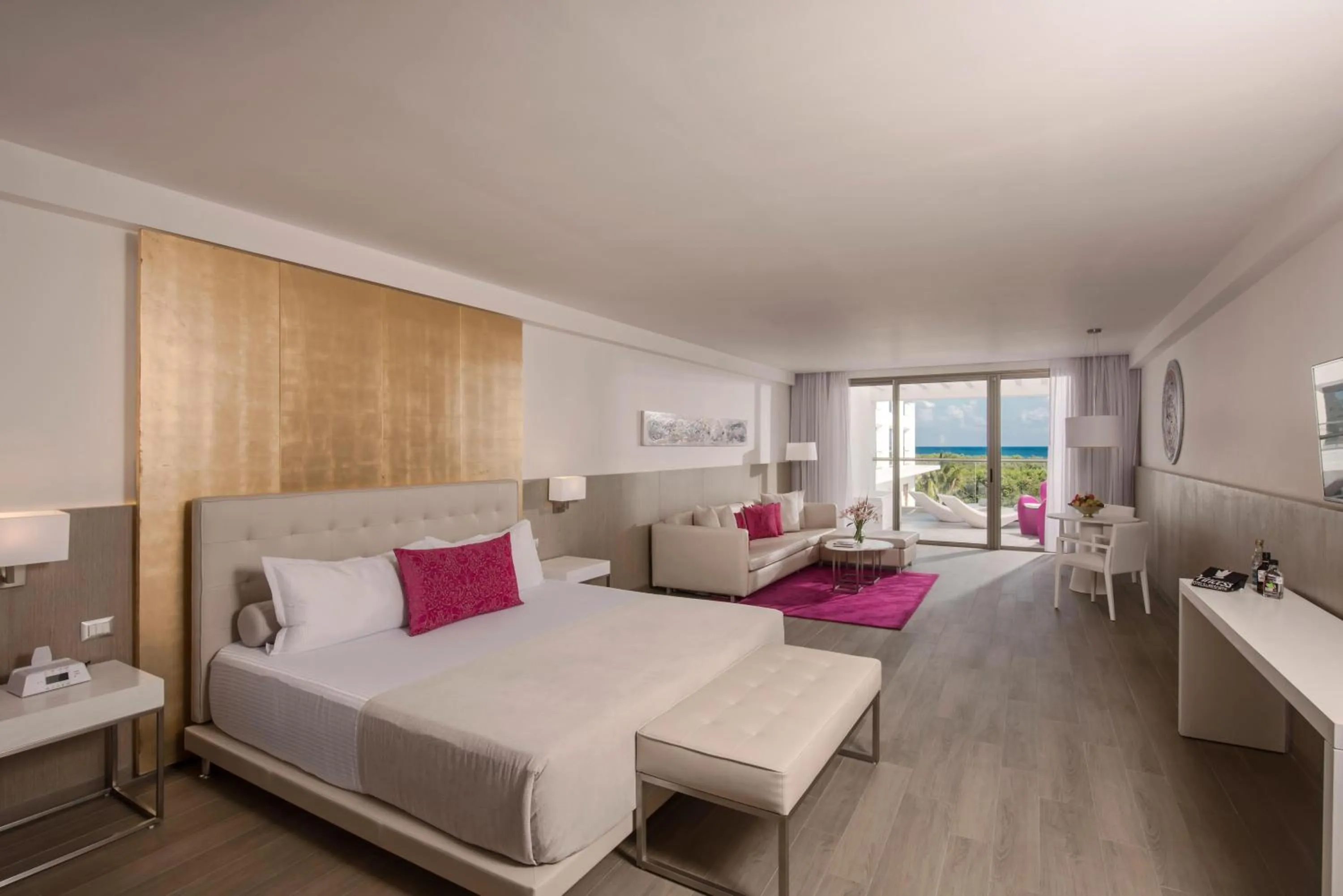 Deluxe Suite Platinum - single occupancy in Platinum Yucatan Princess Adults Only - All Inclusive