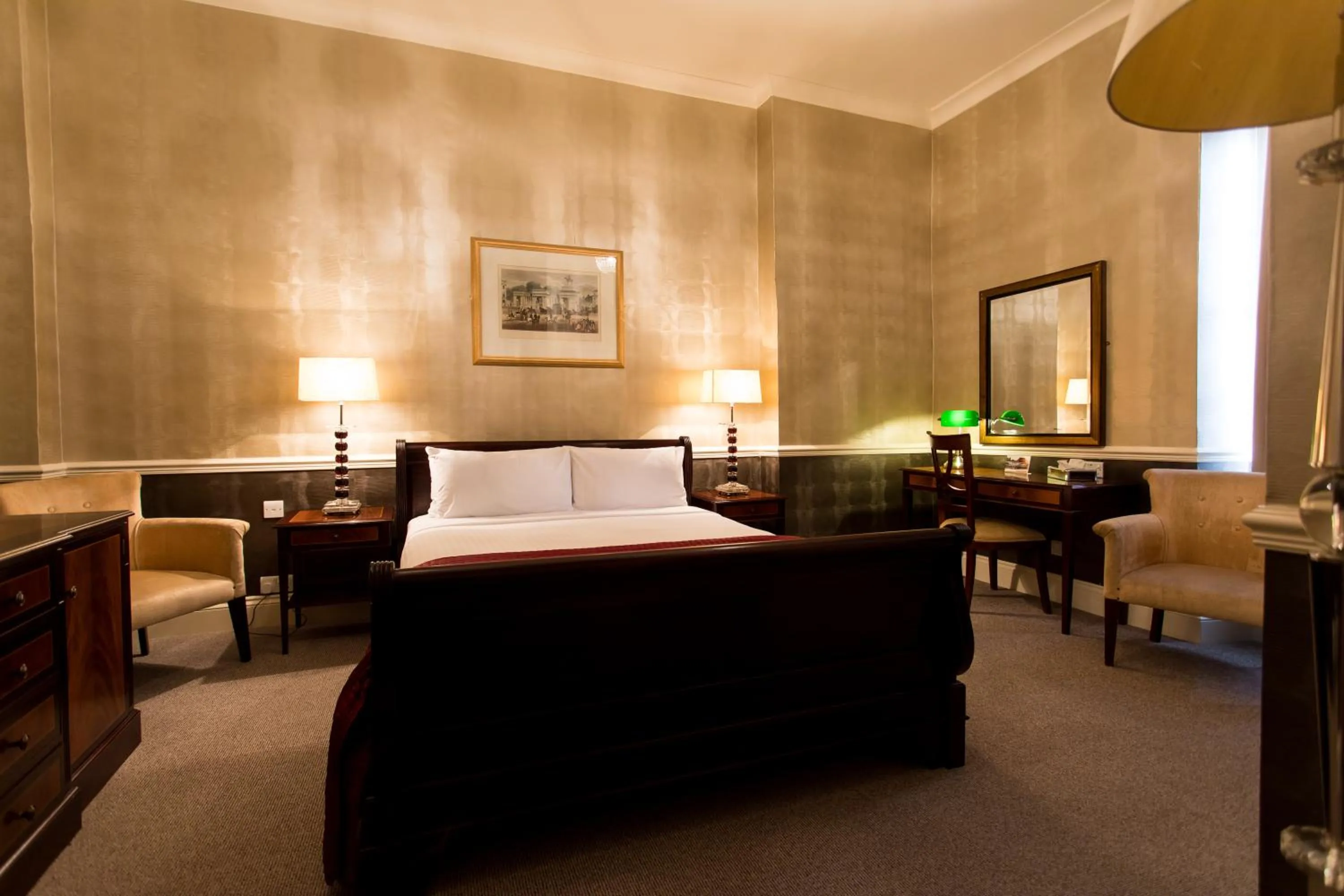 Crown Deluxe Room in The Clarendon Hotel