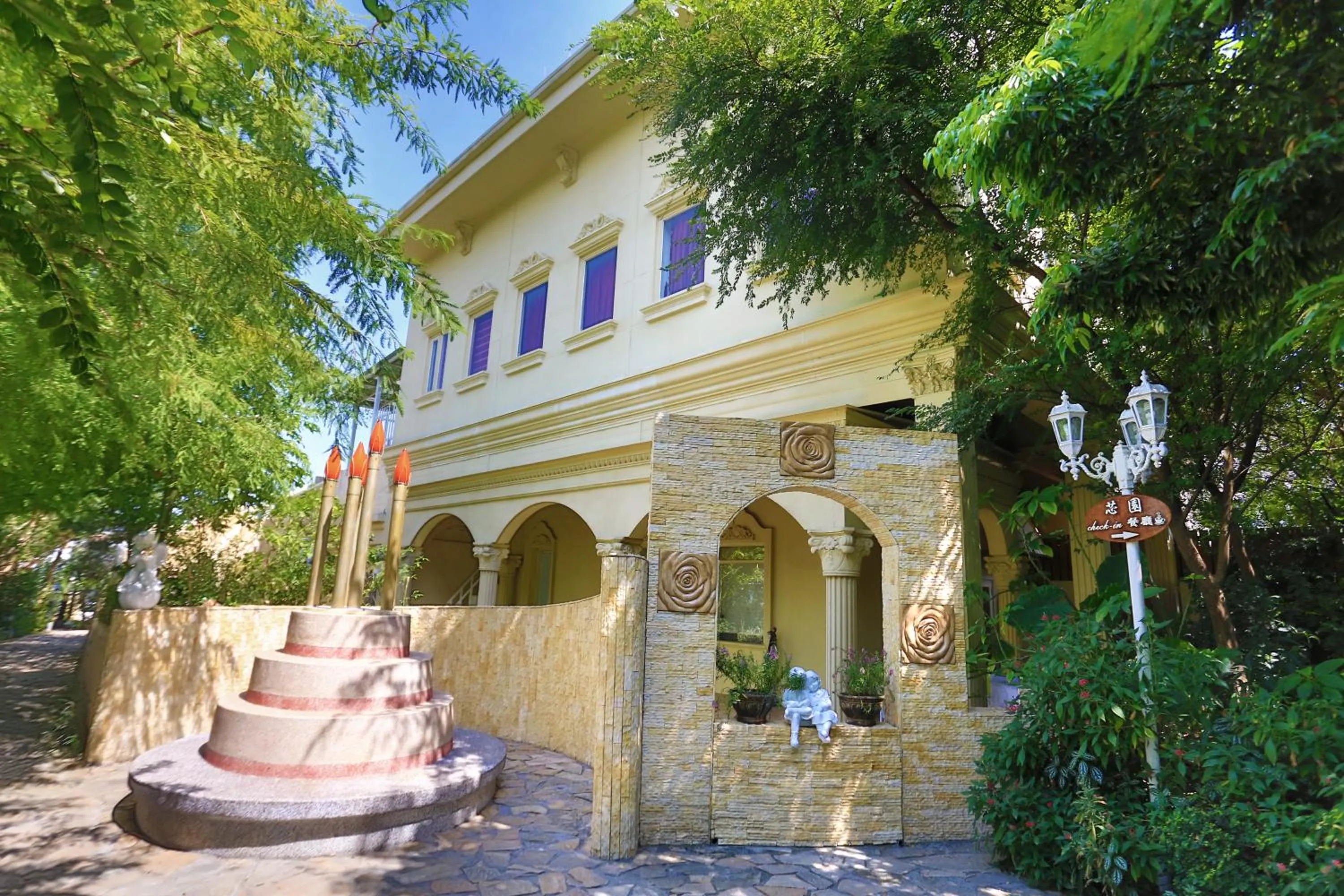 Luxury Quadruple Room in Xin Yuan My Dream Castle