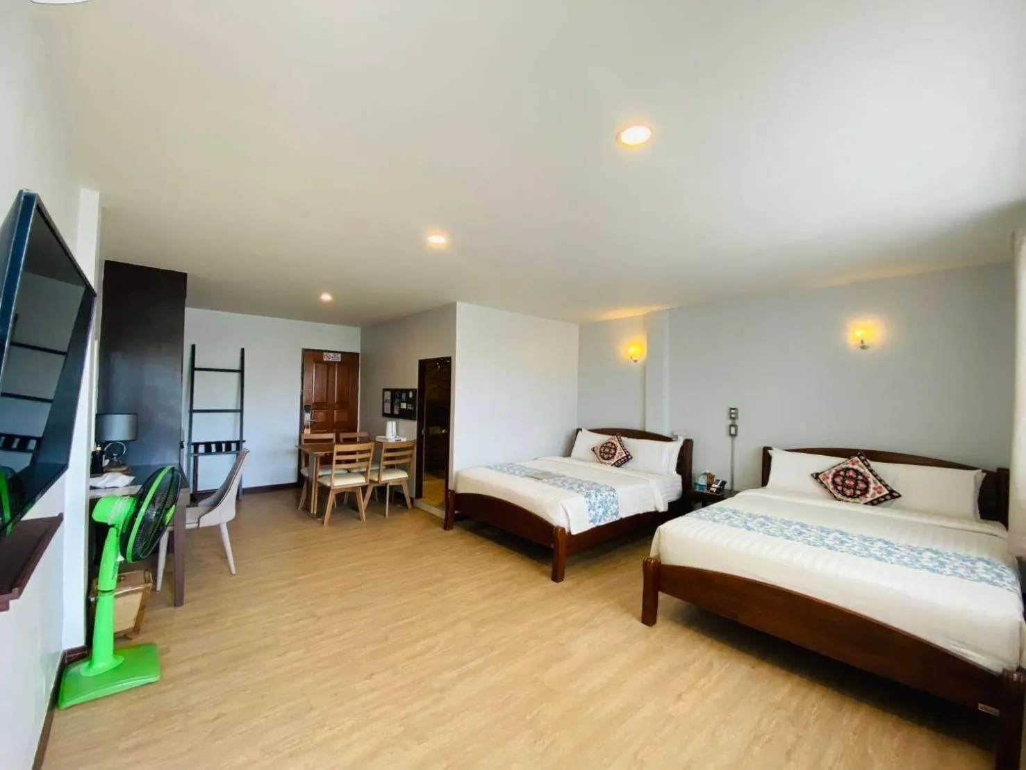 Quadruple Room with Private Bathroom in Talay Sai @ Thung Wua Laen