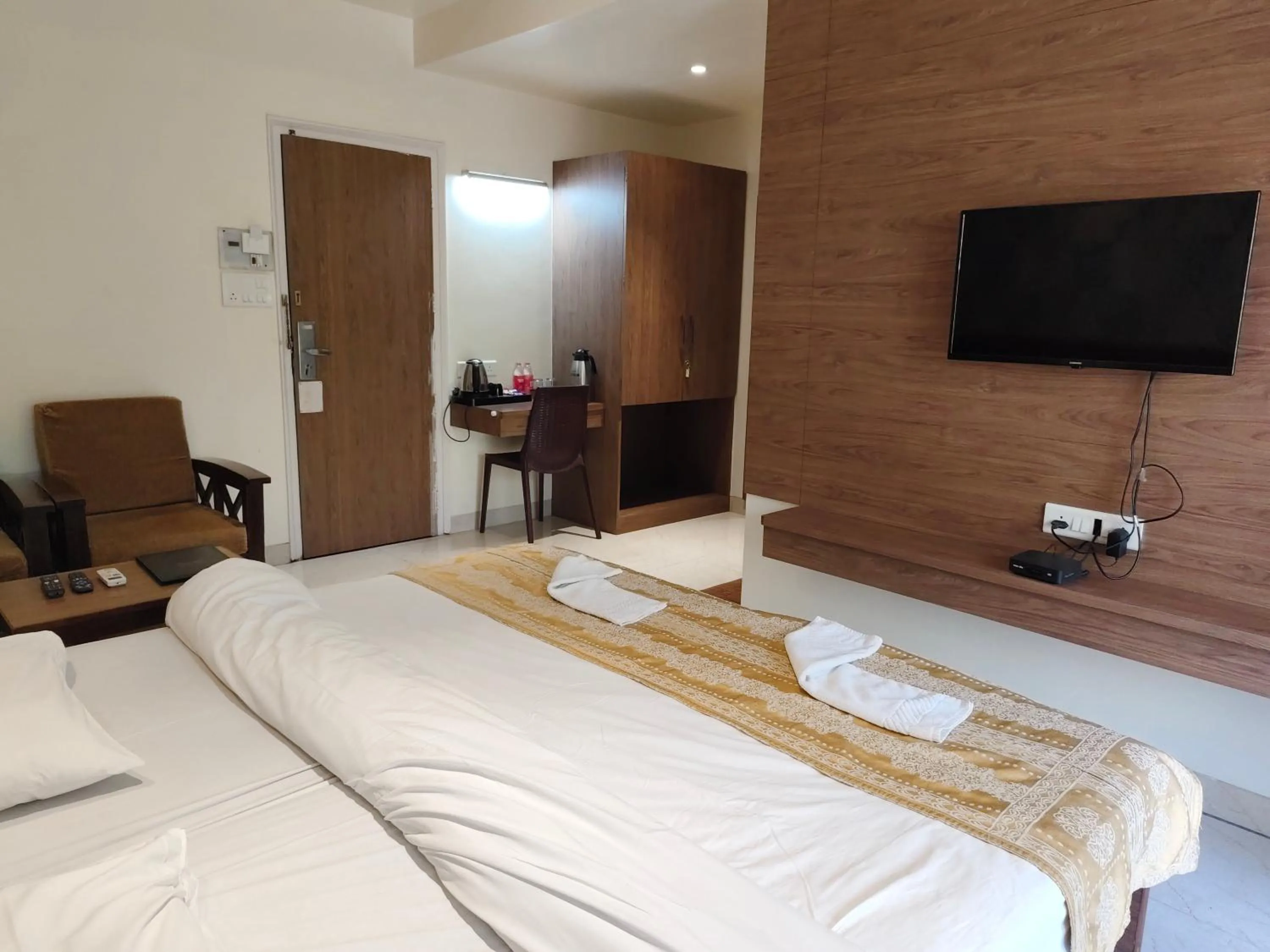 Double Room with Balcony - single occupancy in Hotel Shreyas