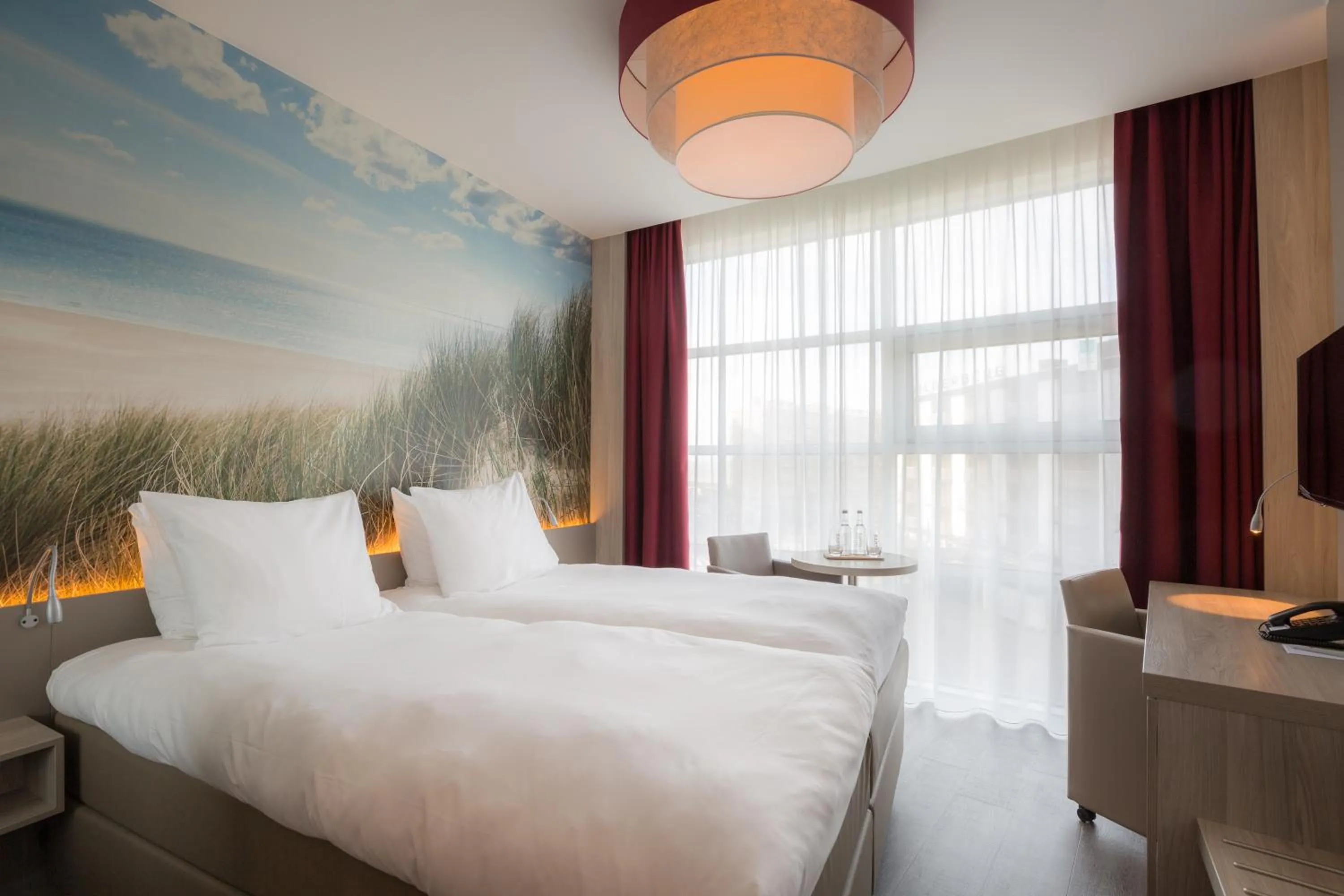 Standard Twin Room in Ramada The Hague Scheveningen