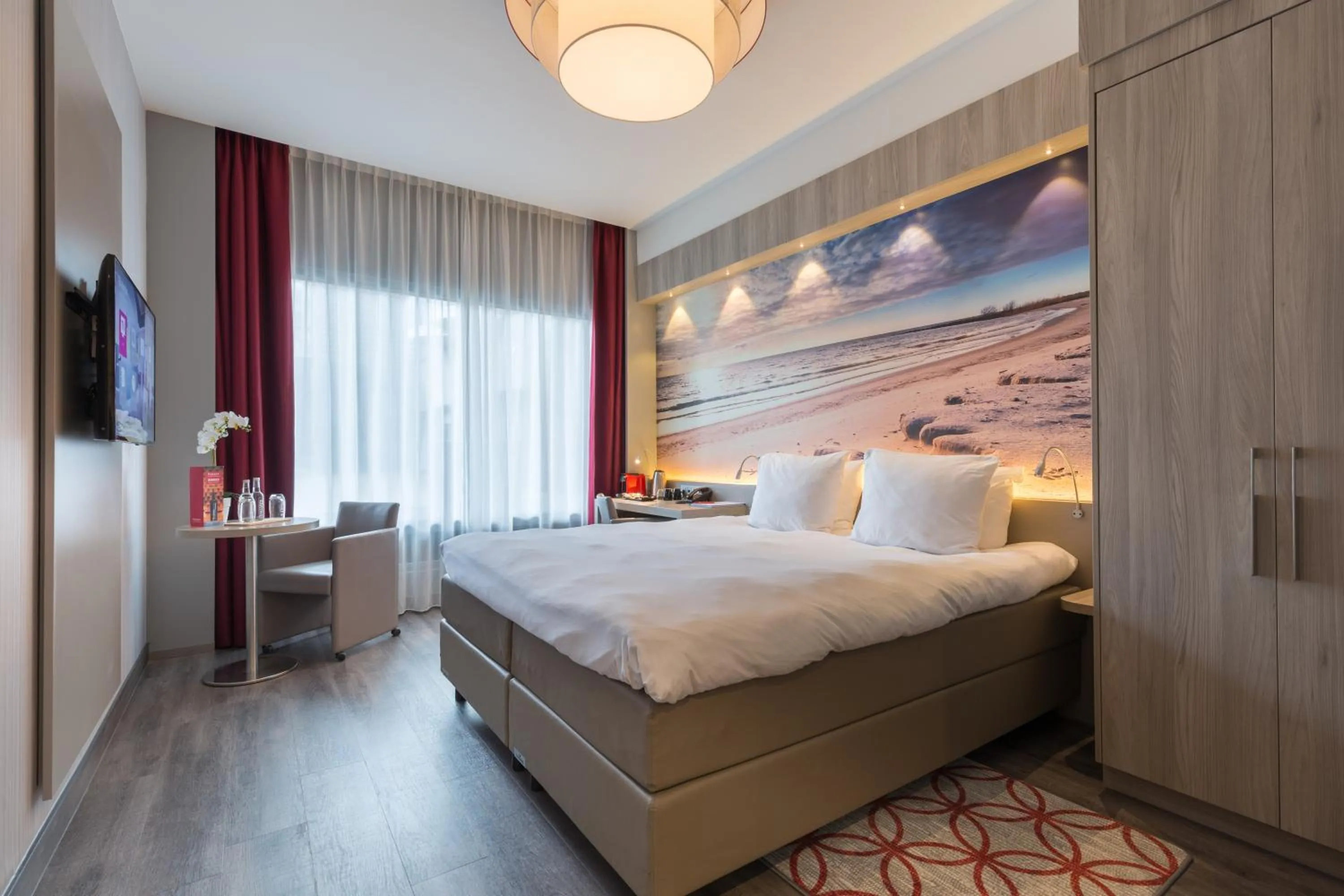 Double Room - Disability Access in Ramada The Hague Scheveningen