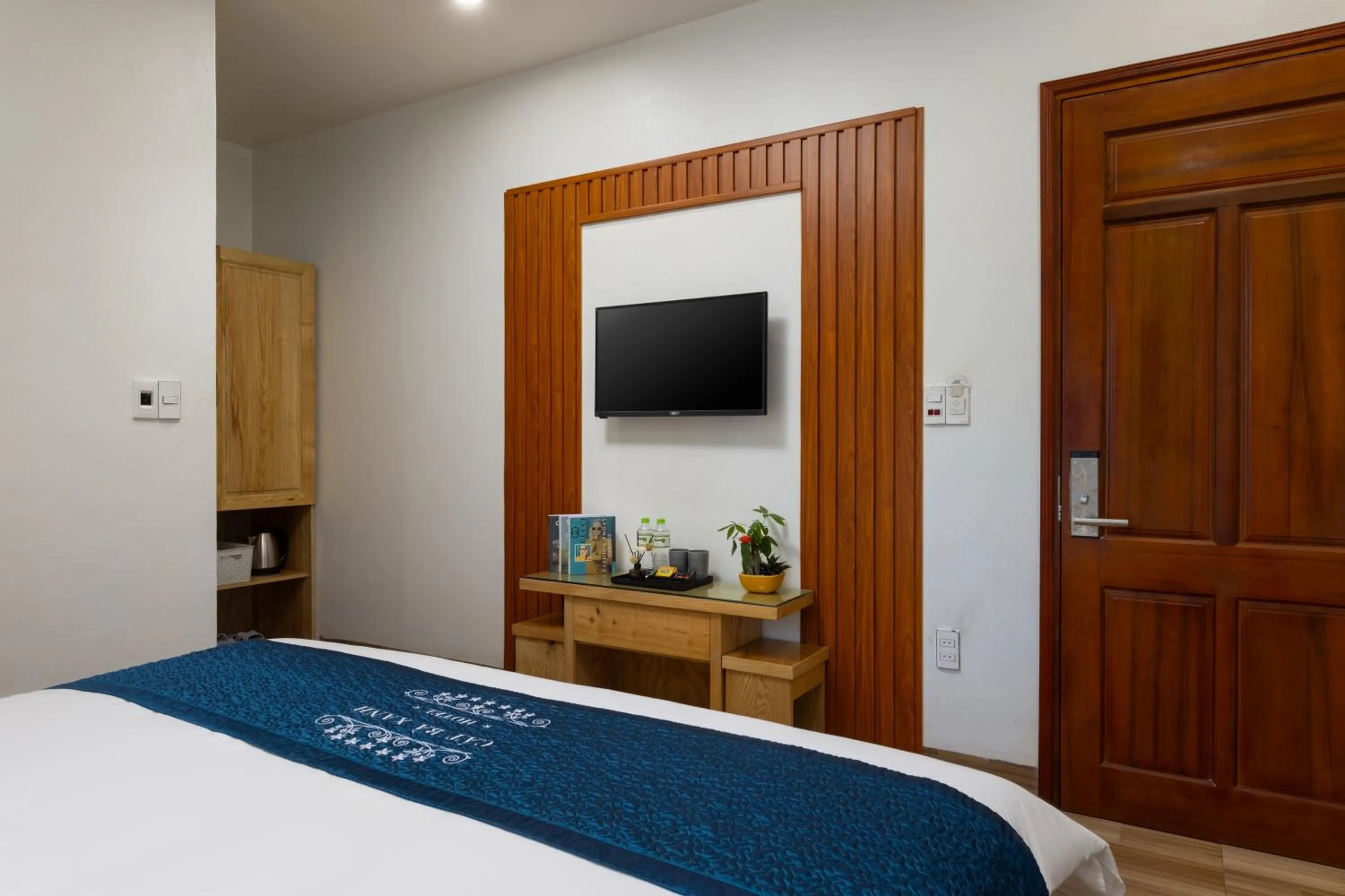 Double Room with Mountain View in Cat Ba Xanh Spring Garden Hotel