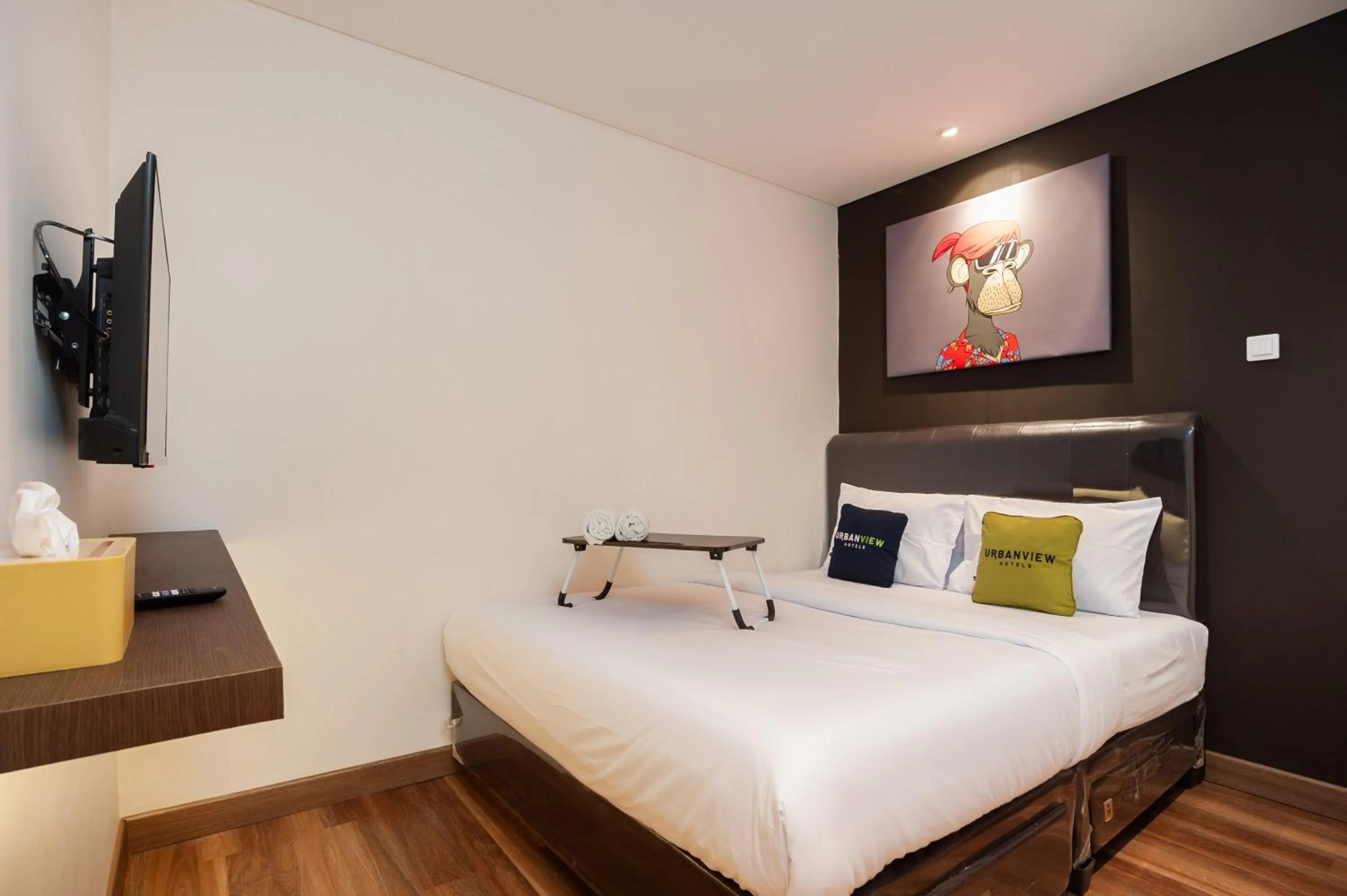 Superior Double Room in Urbanview Hotel Groovy Inn Tangerang