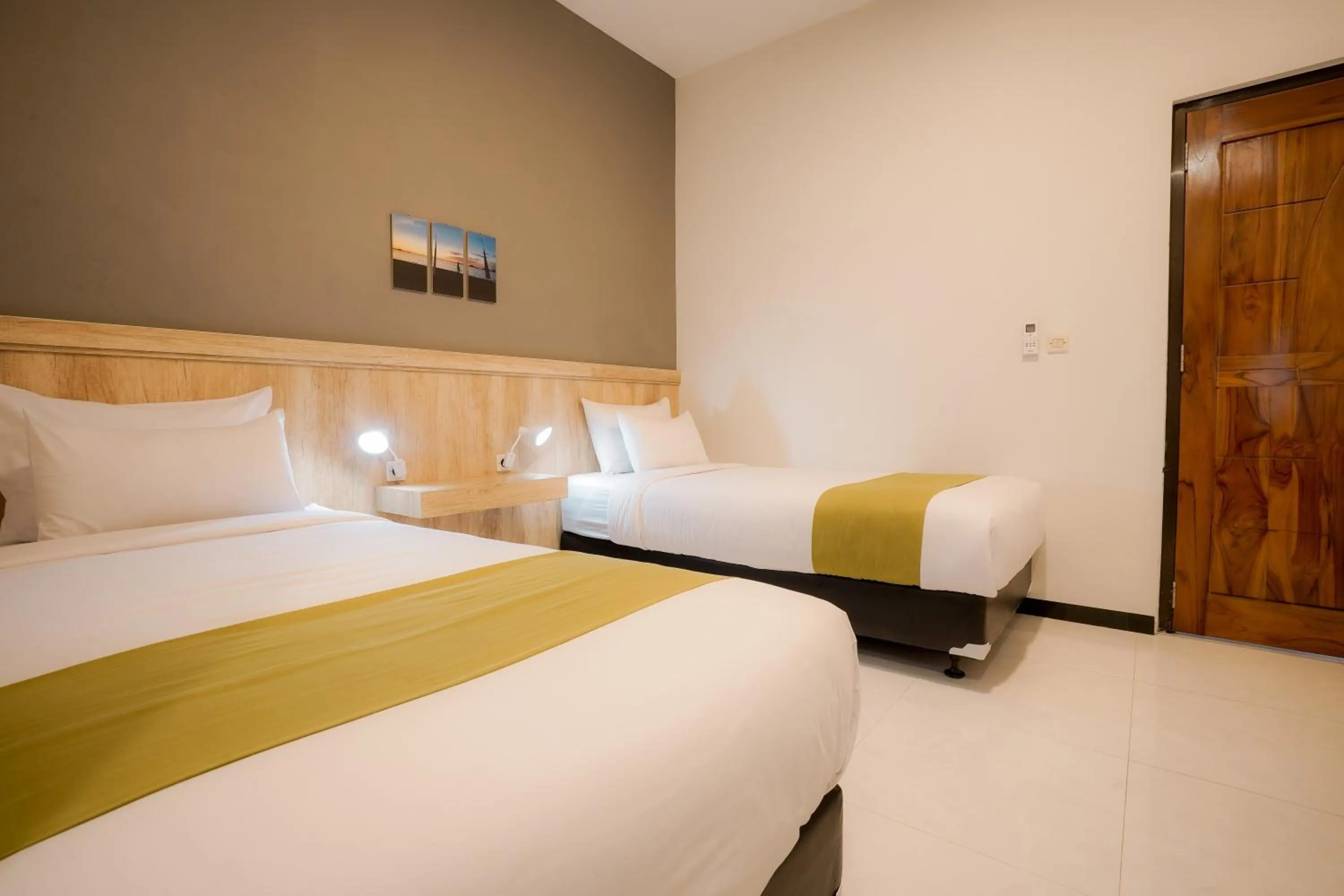 Deluxe Twin Room in El Ora Hotel & Eatery Labuan Bajo