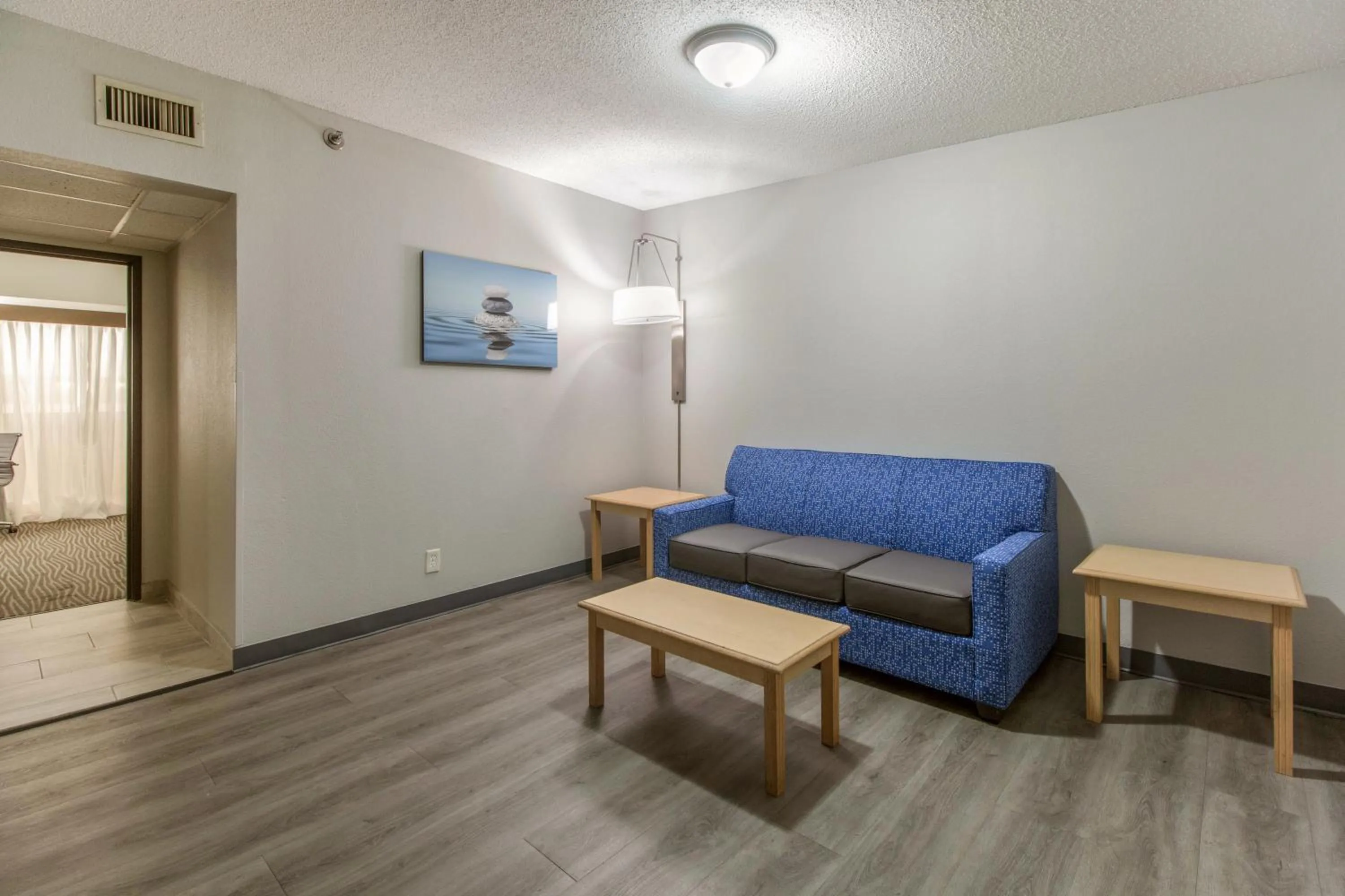 King Suite in Clarion Hotel Jackson Northwest