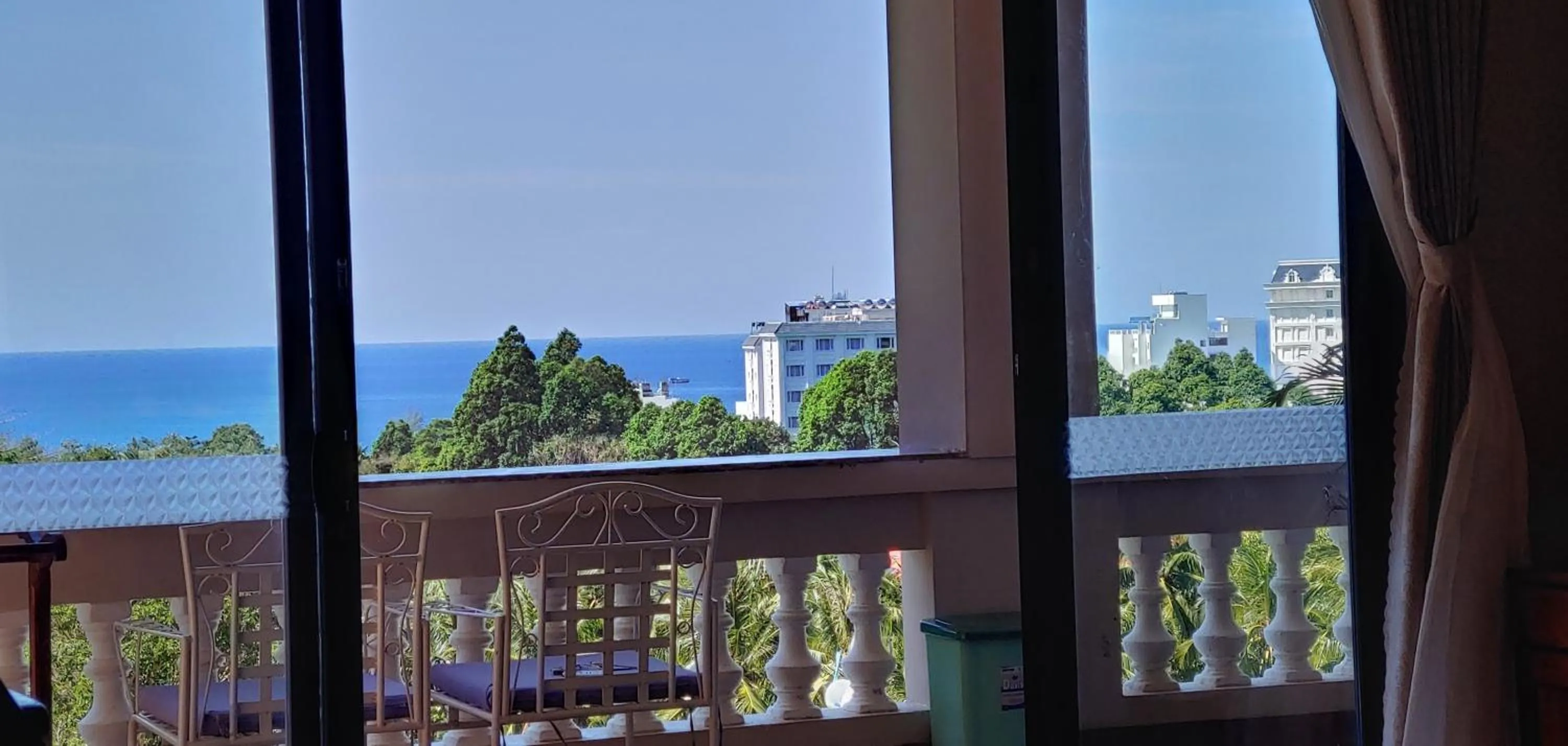 Quadruple Room with Sea View in Hong Bin Bungalow
