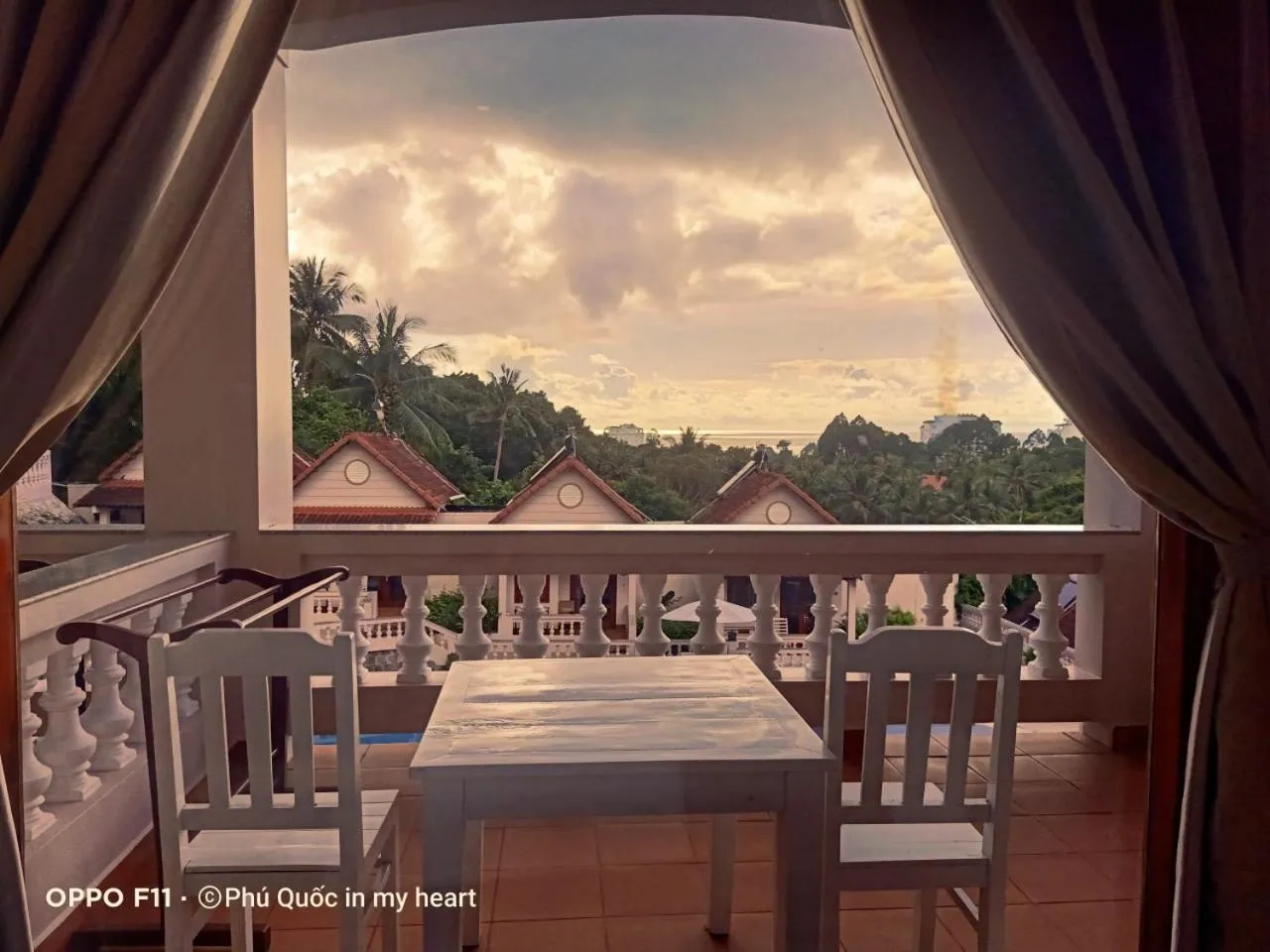 Twin Room with Pool View in Hong Bin Bungalow