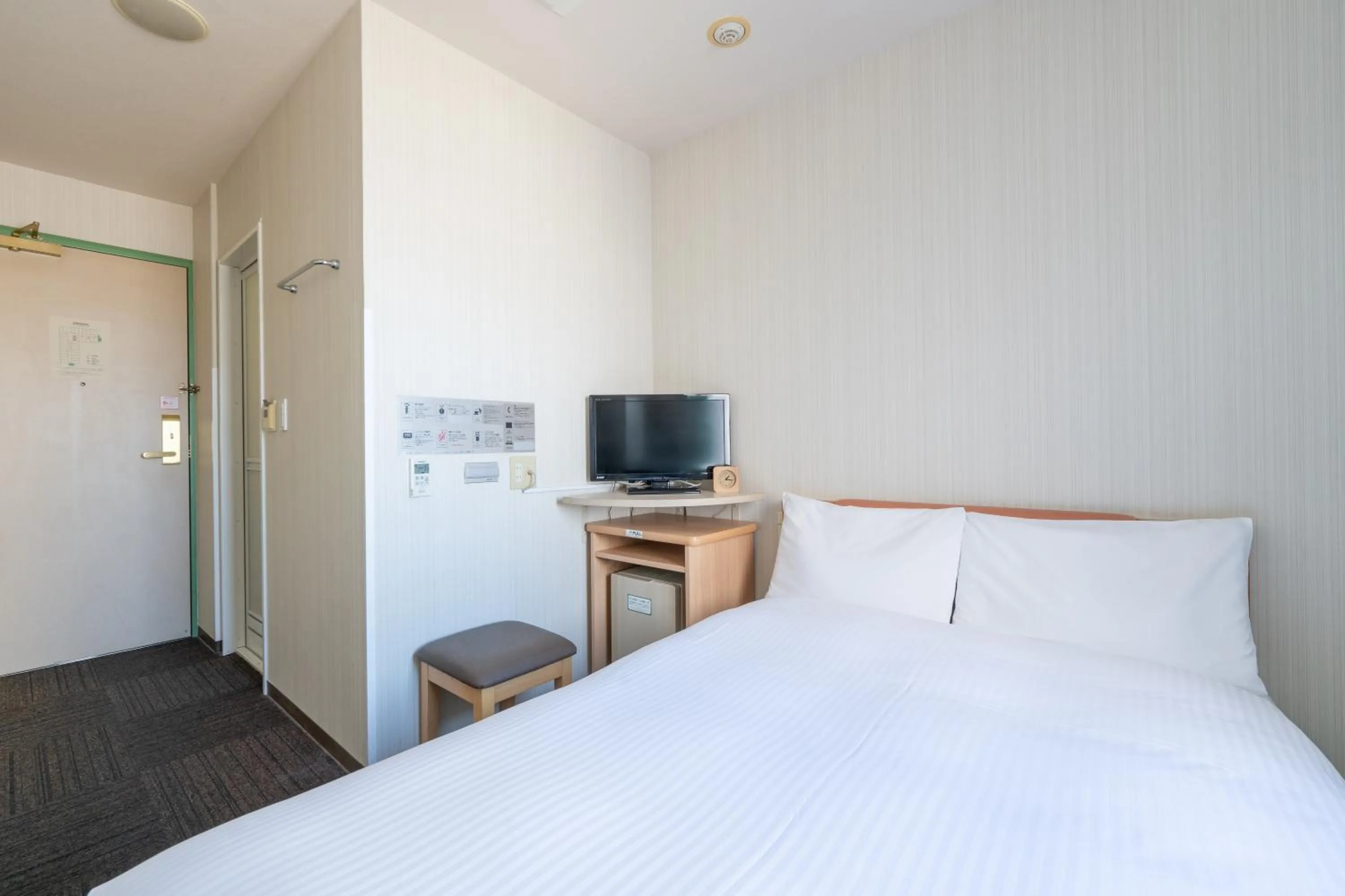 Double Room with Small Double Bed - Smoking in Washington R&B Hotel Morioka Ekimae