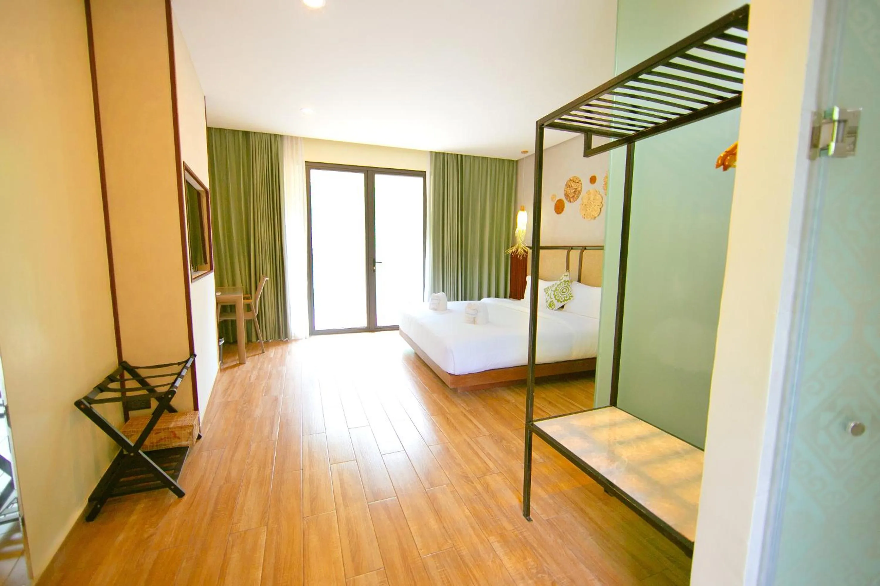 King Room with Balcony in Marianne Suites El Nido