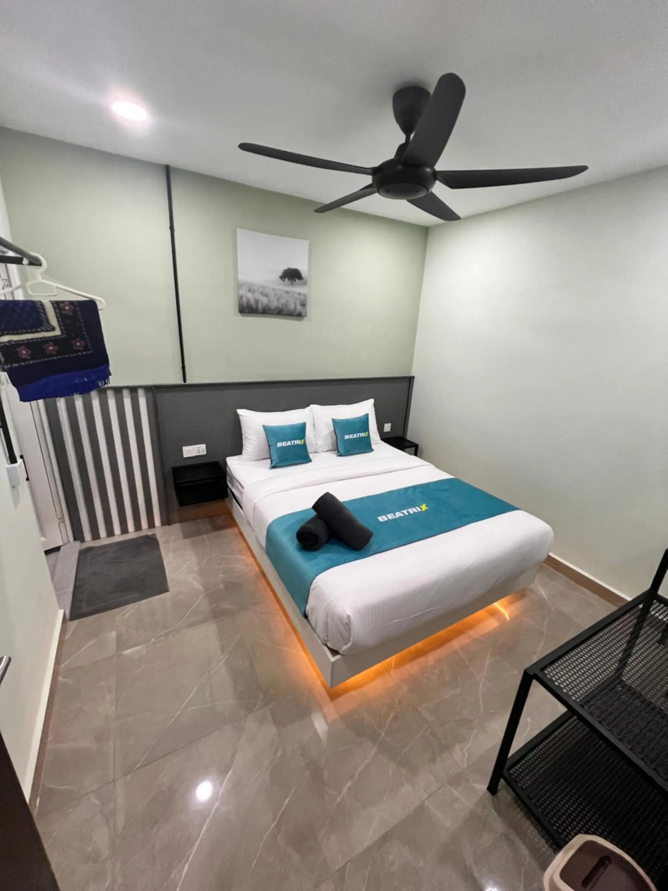 Standard Queen without Window in BEATRIX HOTEL