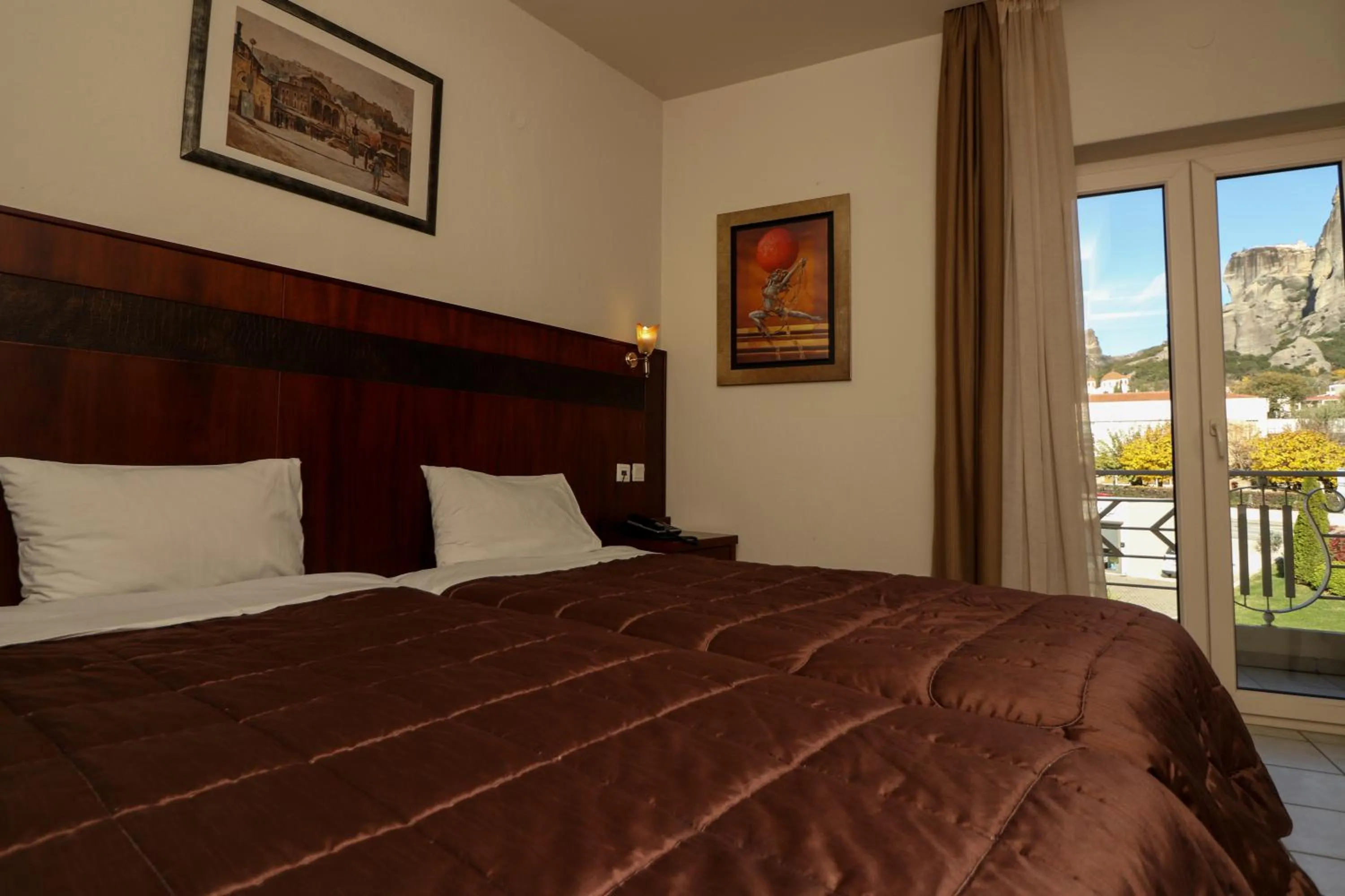 Superior Double or Twin Room with Meteora View in Hotel Orfeas