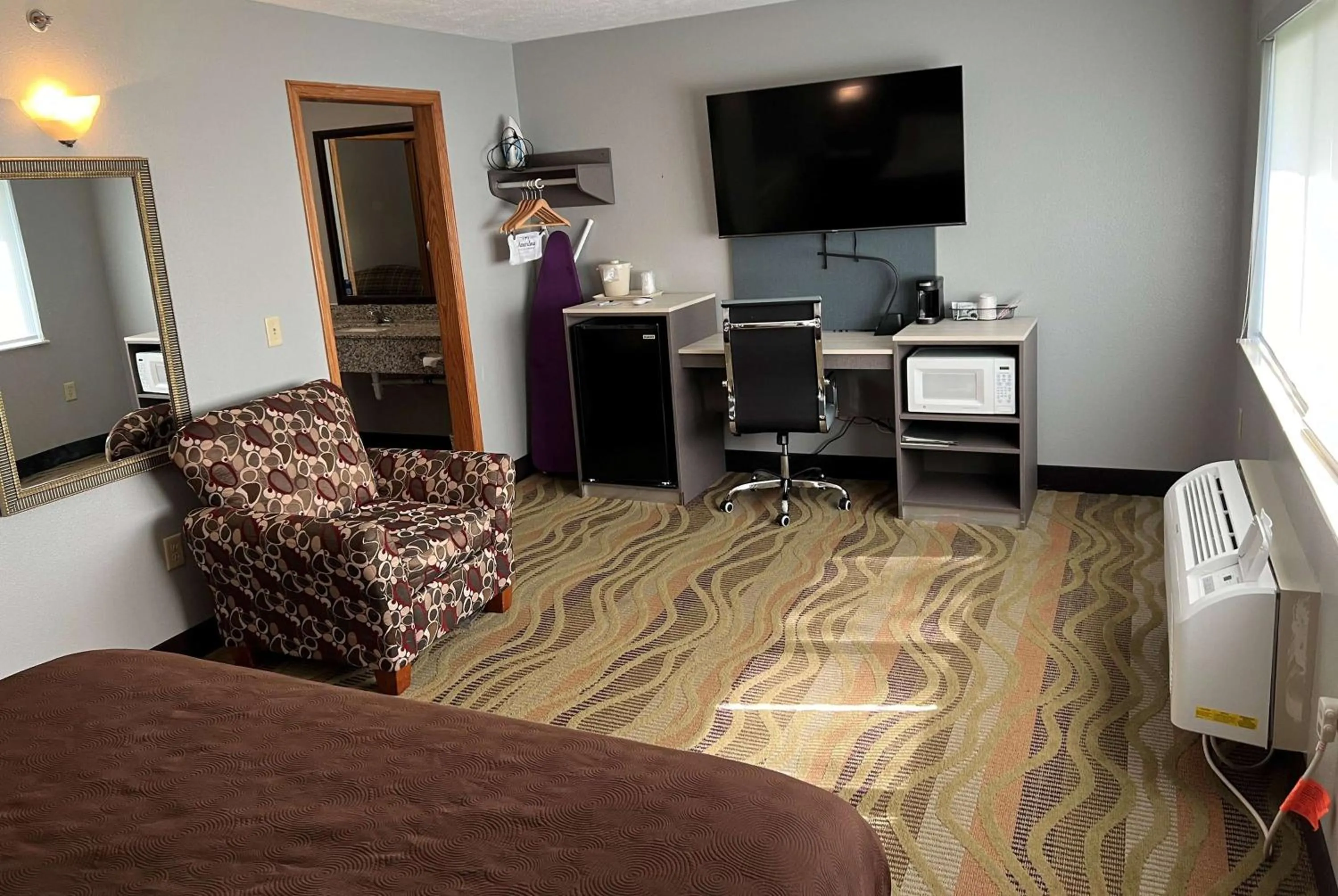 Deluxe King Suite - Non-Smoking in AmericInn by Wyndham Republic