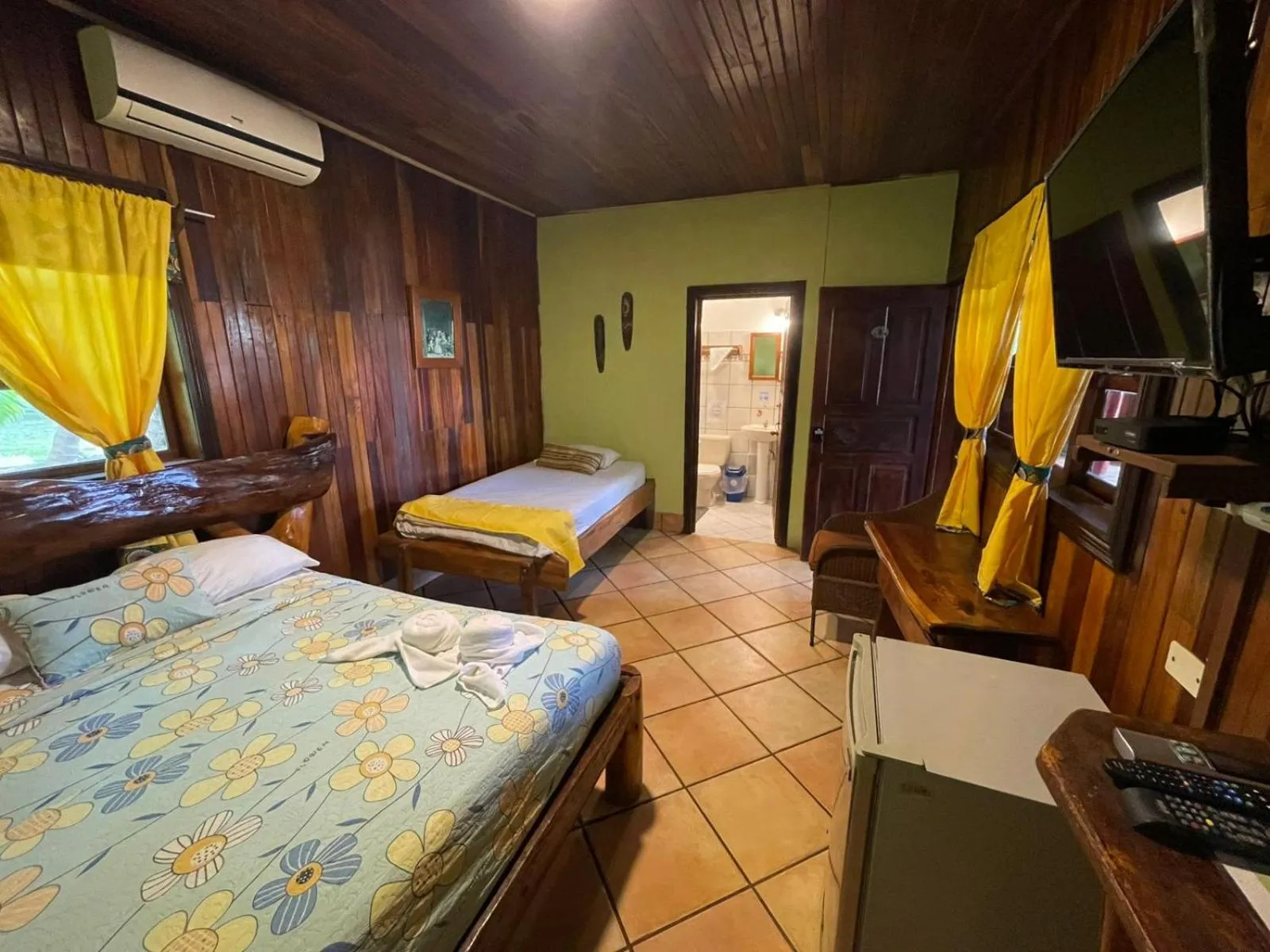 Triple Room with Garden View in Hotel La Isla Inn