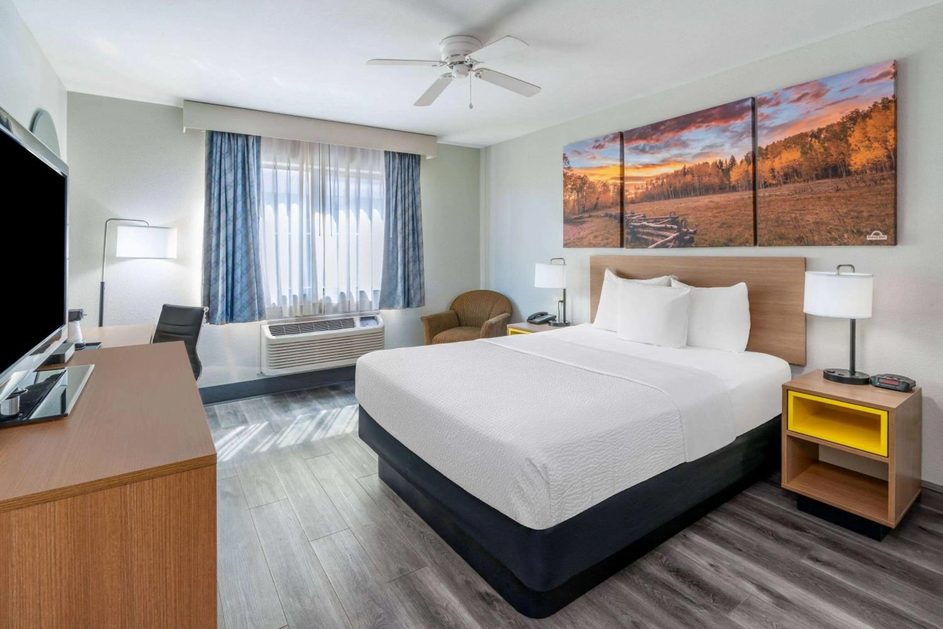 Queen Room - Disability Access/Non-Smoking in Days Inn by Wyndham Lamar