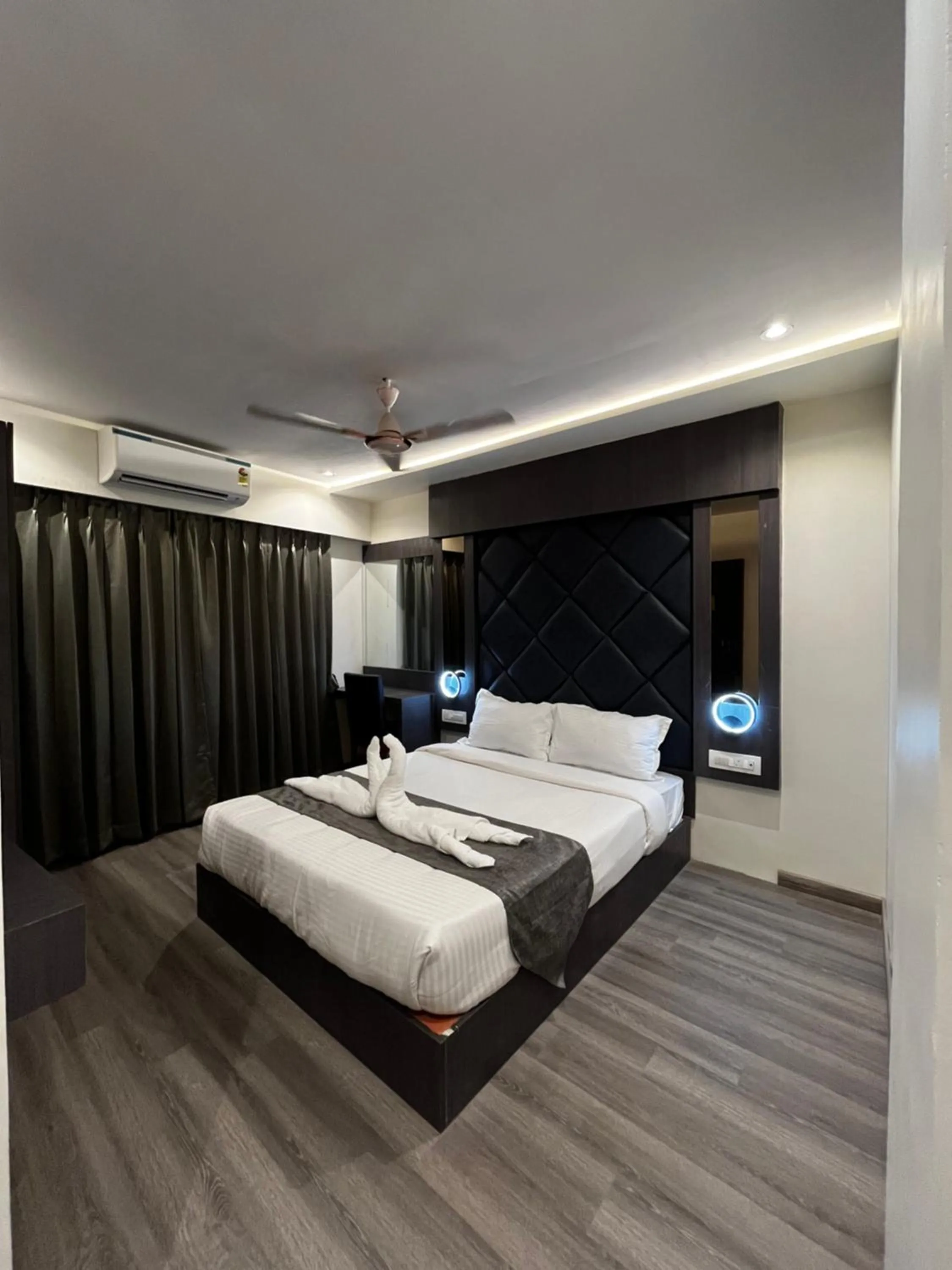 Deluxe Triple Room in Hotel Classio Andheri - Near DN Nagar Metro Station