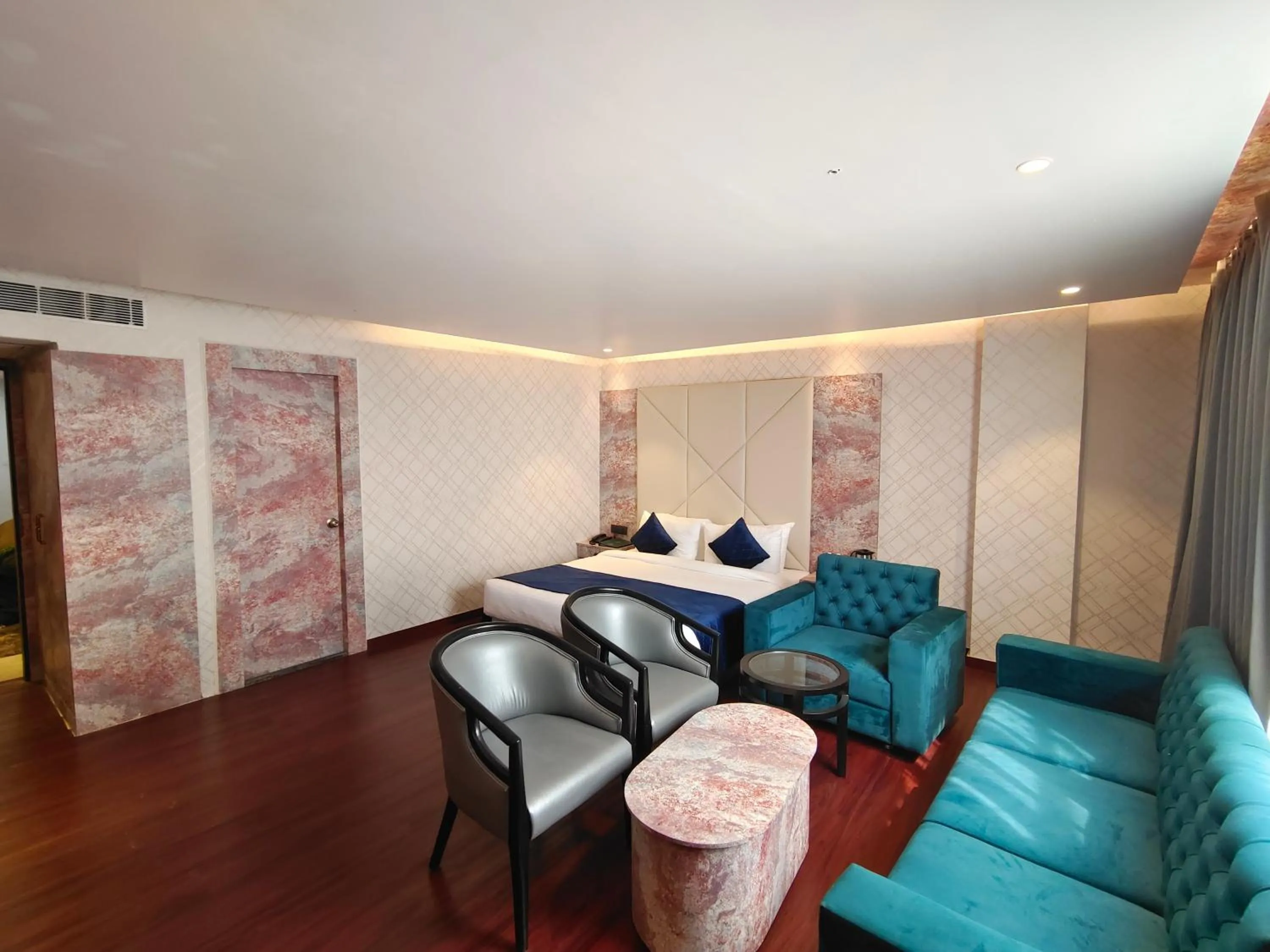 King Room with Balcony in The Emerald Hotel & Siya Milan Banquets