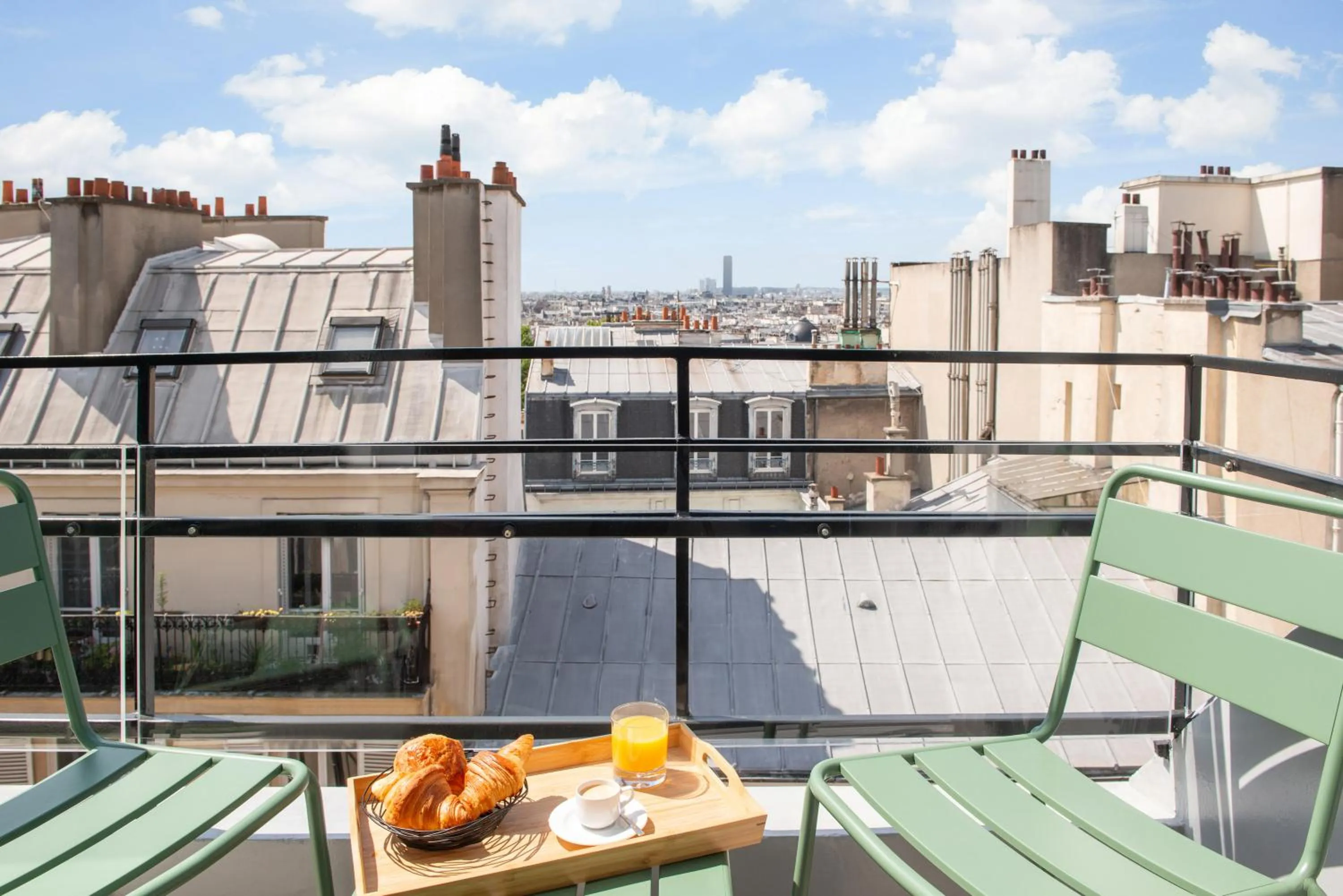 Double or Twin Room with Balcony in Helussi Hôtel