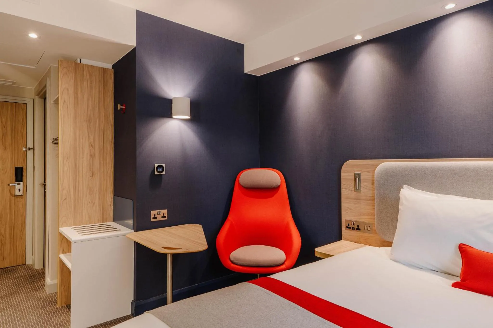 Standard Queen Room with Free Hot Breakfast in Holiday Inn Express Liverpool - Central by IHG