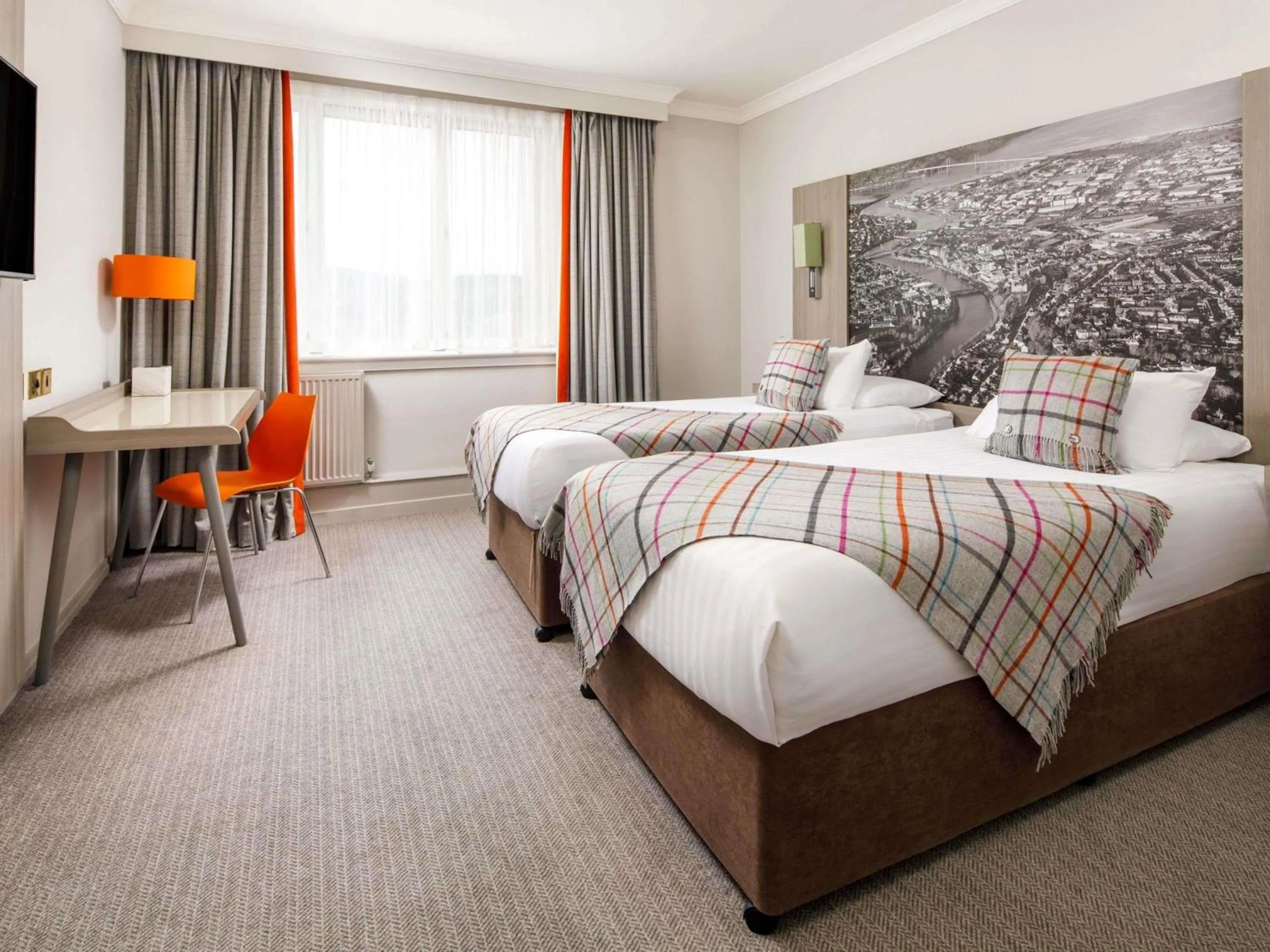 Classic Twin Room in Mercure Inverness Hotel