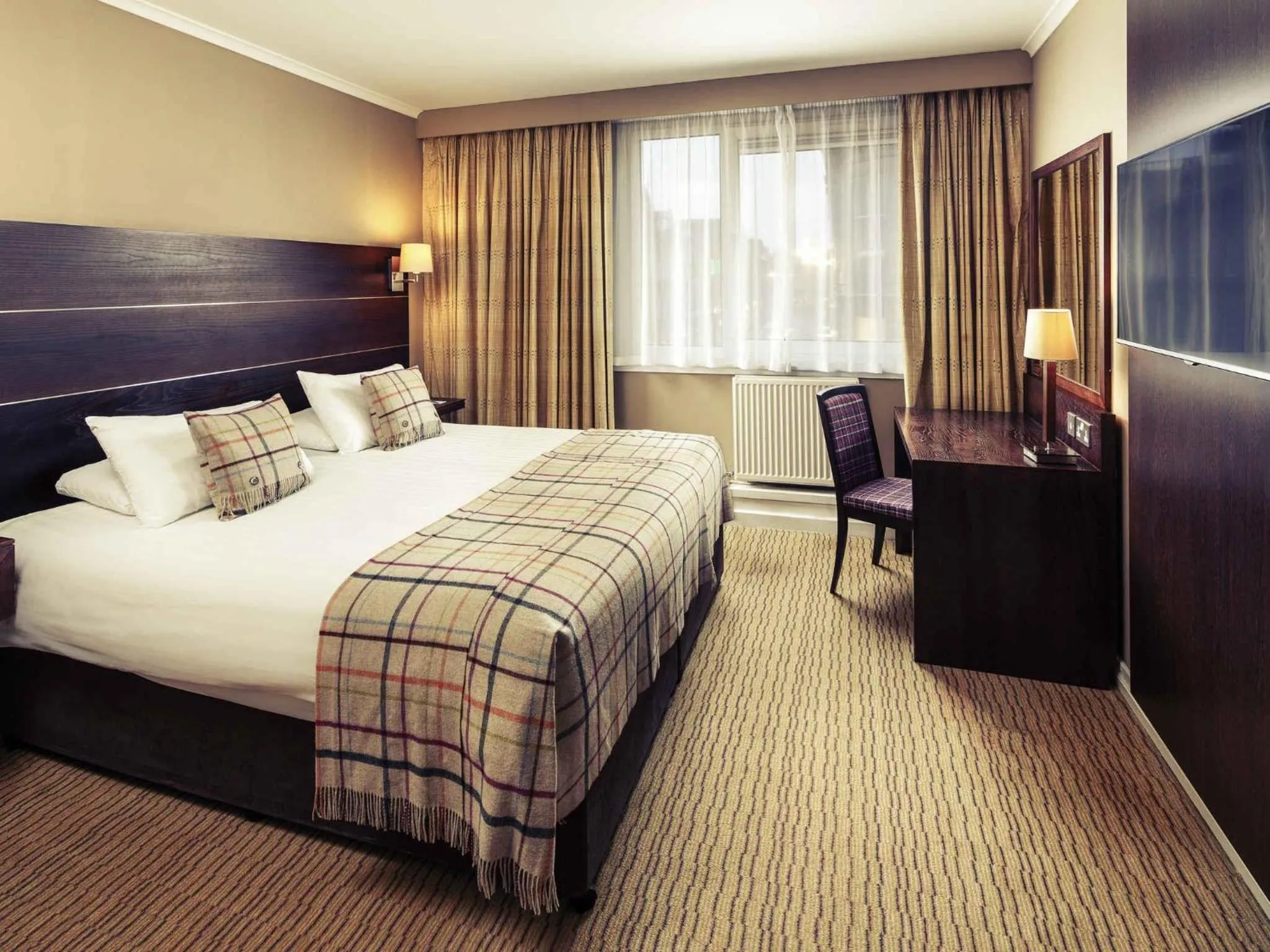 Classic Double Room River Side in Mercure Inverness Hotel