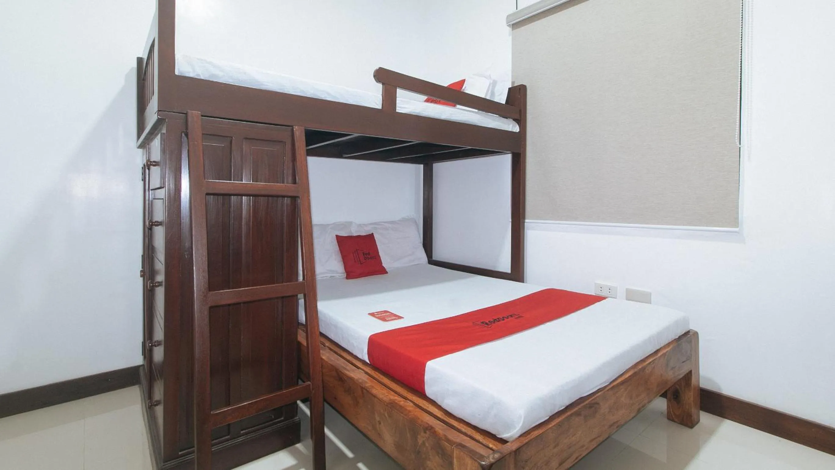 Bunk Bed in RedDoorz at Casa Rafaelle Transient Ilocos Sur